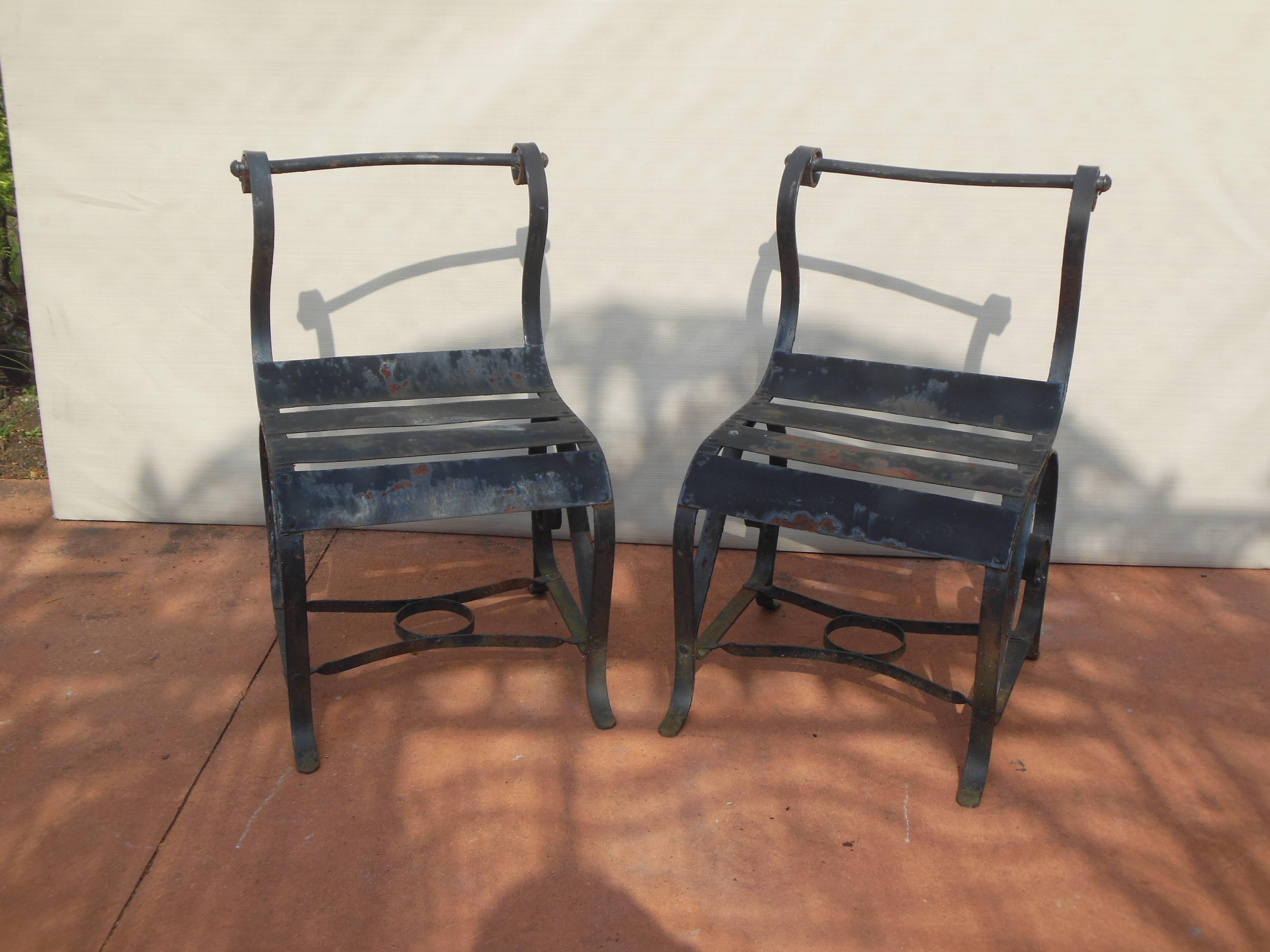 A Mid-Century Modern pair of bouncer chairs. The chairs are
classically styled vintage wrought iron. They have beautifully detailed curves
and a rolled back. You can rock back slightly there is a spring to the
seat very comfortable. Works well with
