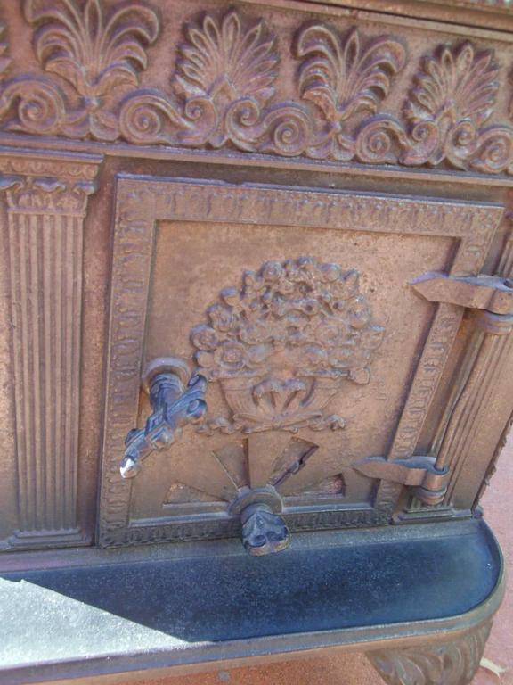 American Cast Iron Parlor Stove, 19th Century For Sale at 1stdibs