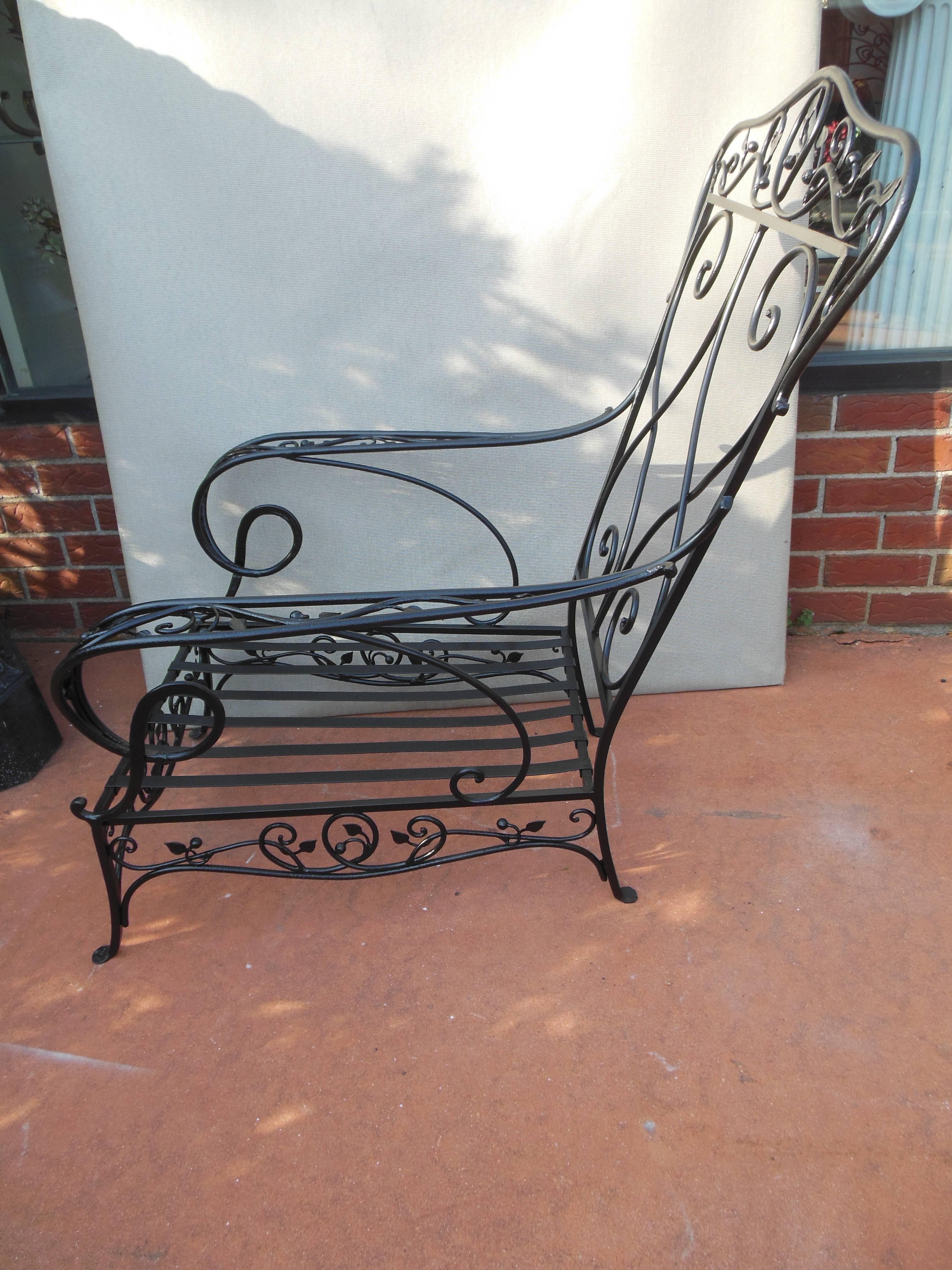 Salterini Style Wrought Iron Armchair by Florentine Craft Studio In Excellent Condition For Sale In Long Island, NY