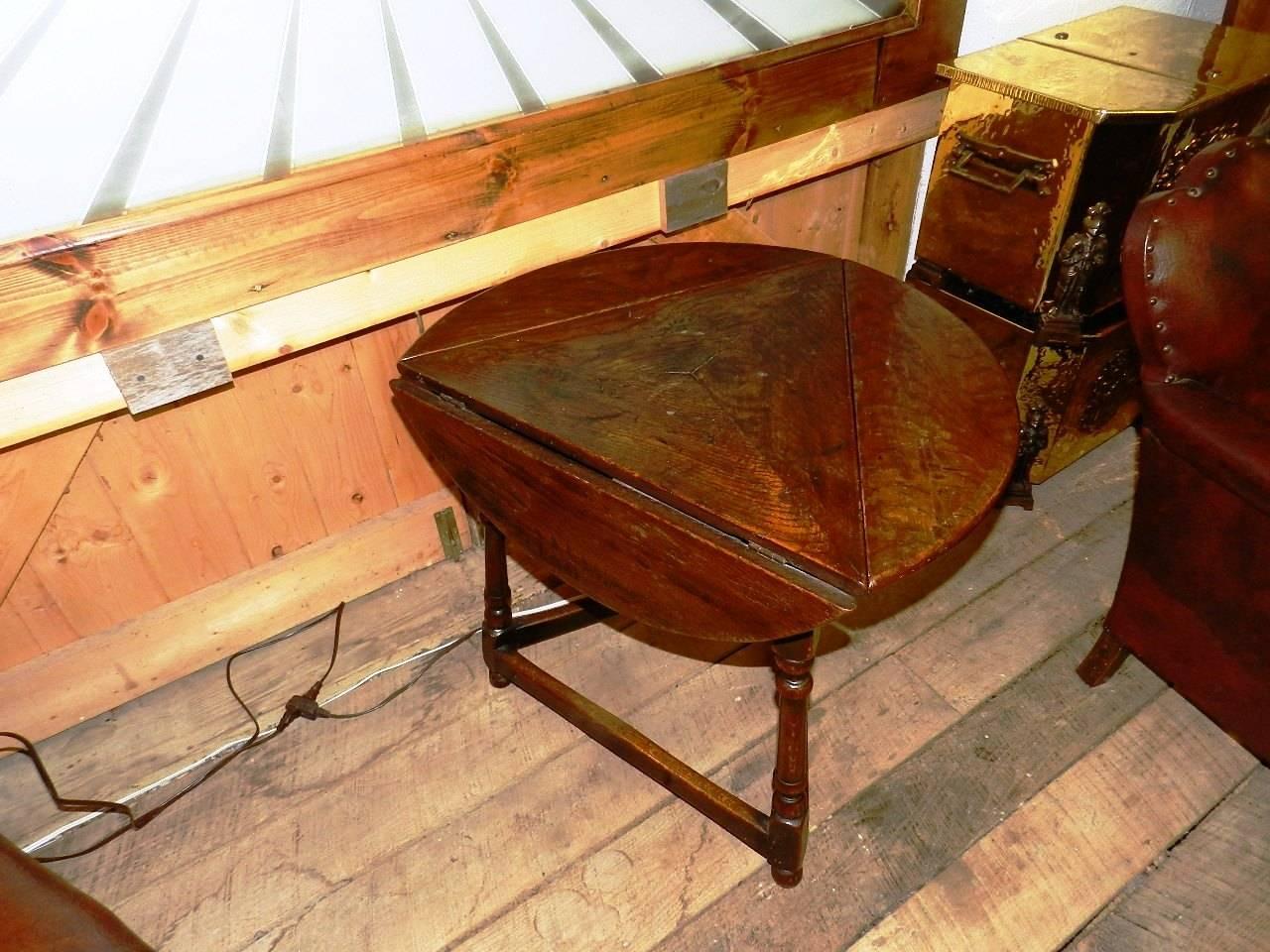 19th Century Oak Tavern Side Table In Good Condition In Millwood, VA