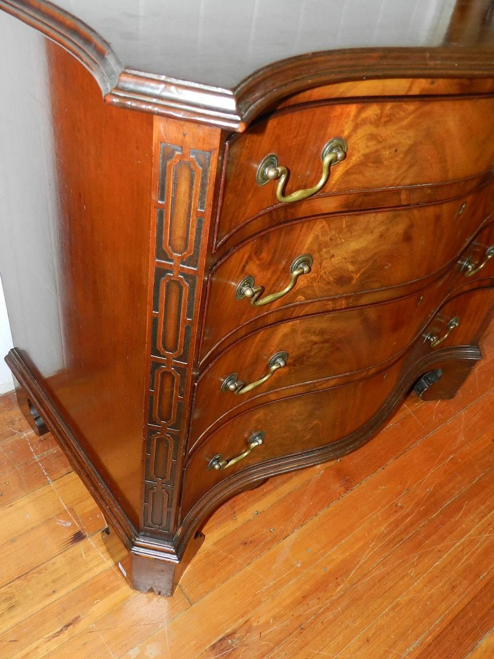 Early 20th Century Mahogany Serpentine Four-Drawer Chest For Sale