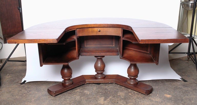 Romweber Keyhole Desk In Excellent Condition For Sale In Nashville, TN