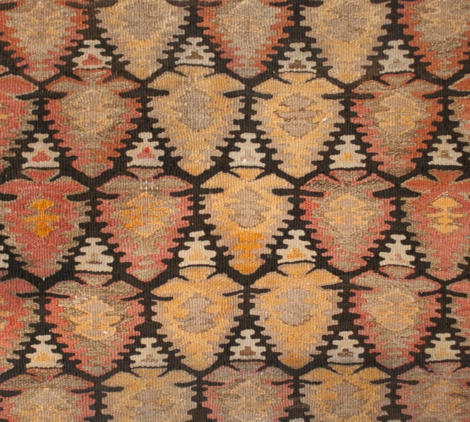 Early 20th Century Qazvin Kilim Runner In Good Condition For Sale In Chicago, IL