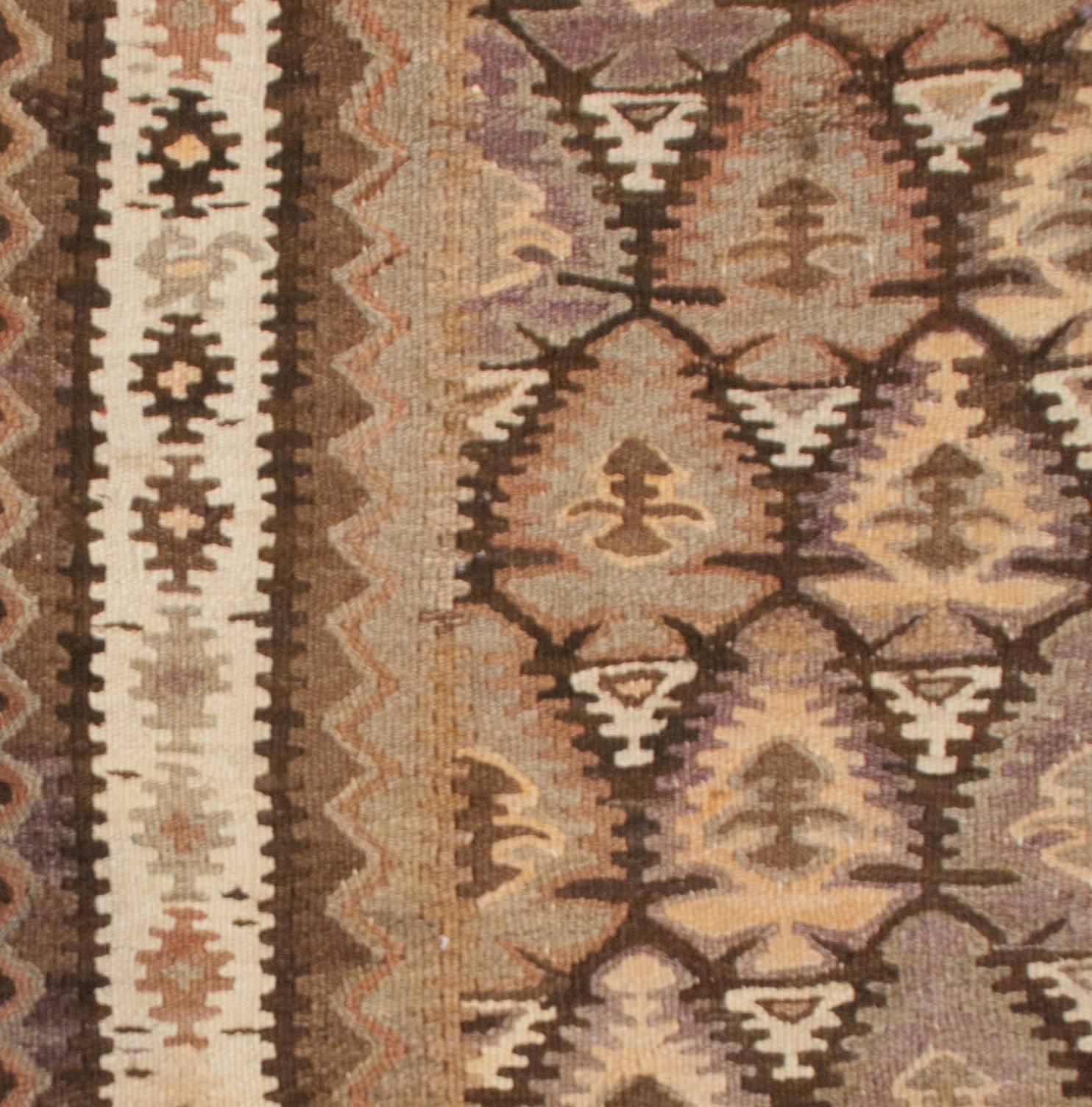 Early 20th Century Qazvi Kilim Runner In Good Condition For Sale In Chicago, IL