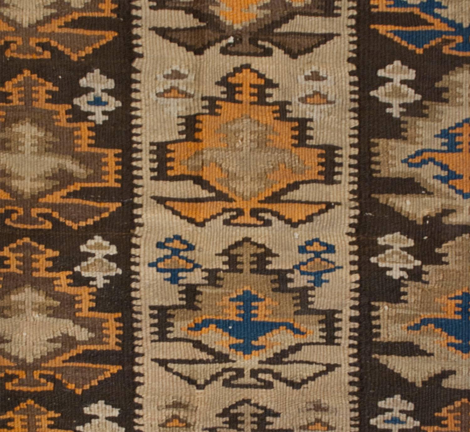 Early 20th Century Qazvin Kilim Runner In Good Condition For Sale In Chicago, IL