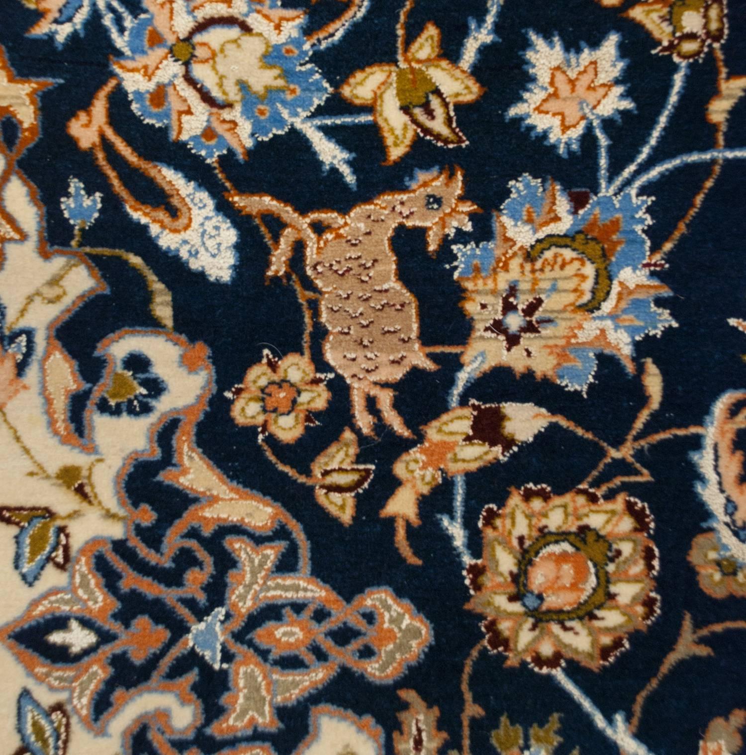Skurriler Isfahan-Teppich aus dem frühen 20. Jahrhundert (Asiatisch) im Angebot