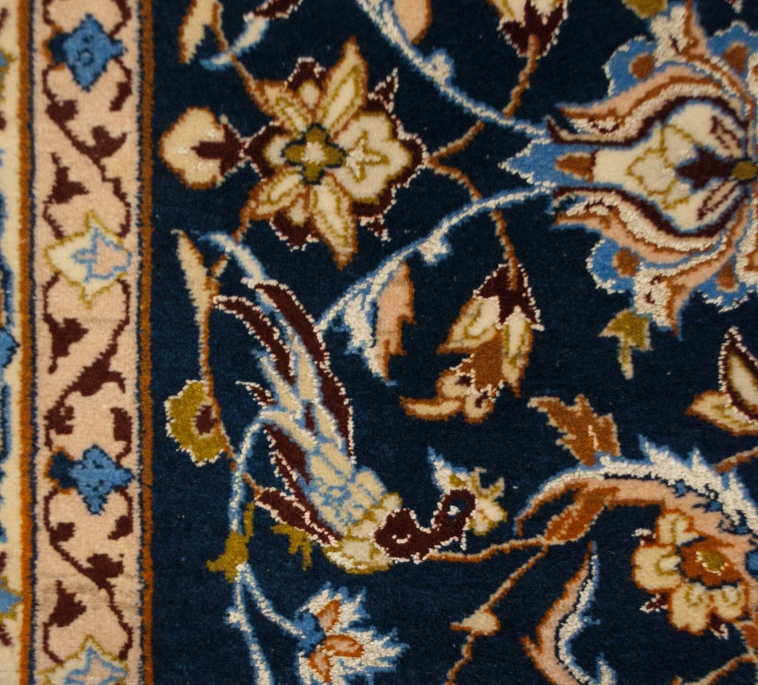 Skurriler Isfahan-Teppich aus dem frühen 20. Jahrhundert (Pflanzlich gefärbt) im Angebot