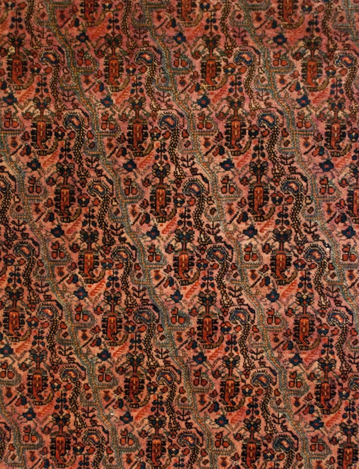 Extraordinary 19th Century Sarouk Farahan Rug In Good Condition For Sale In Chicago, IL