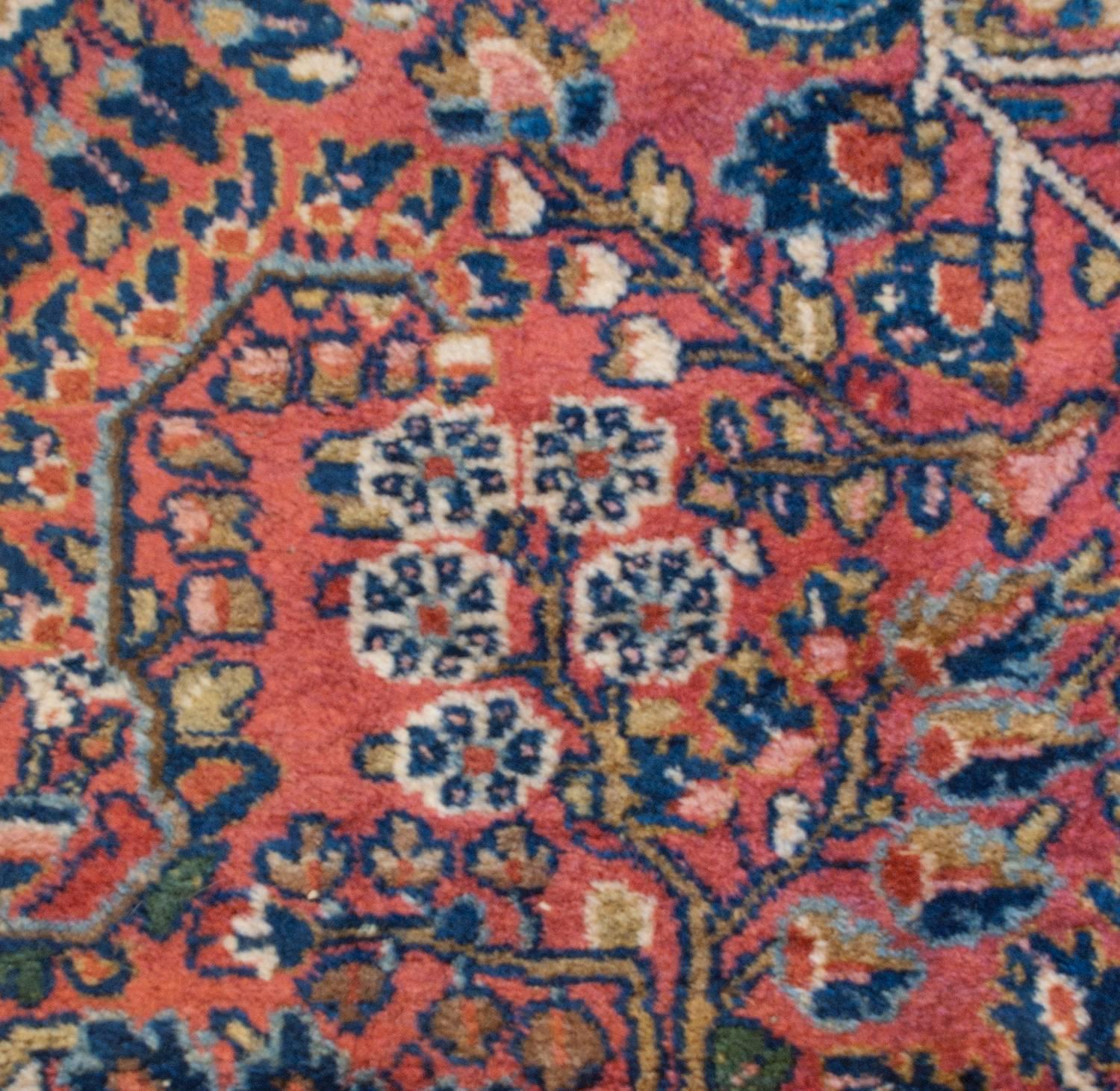 Asian Classic Early 20th Century Sarouk Rug For Sale