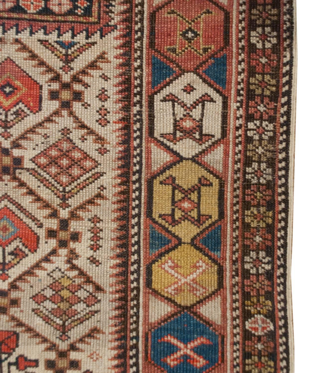 Azerbaïdjanais Remarquable tapis de prière Shirvan du 19ème siècle en vente
