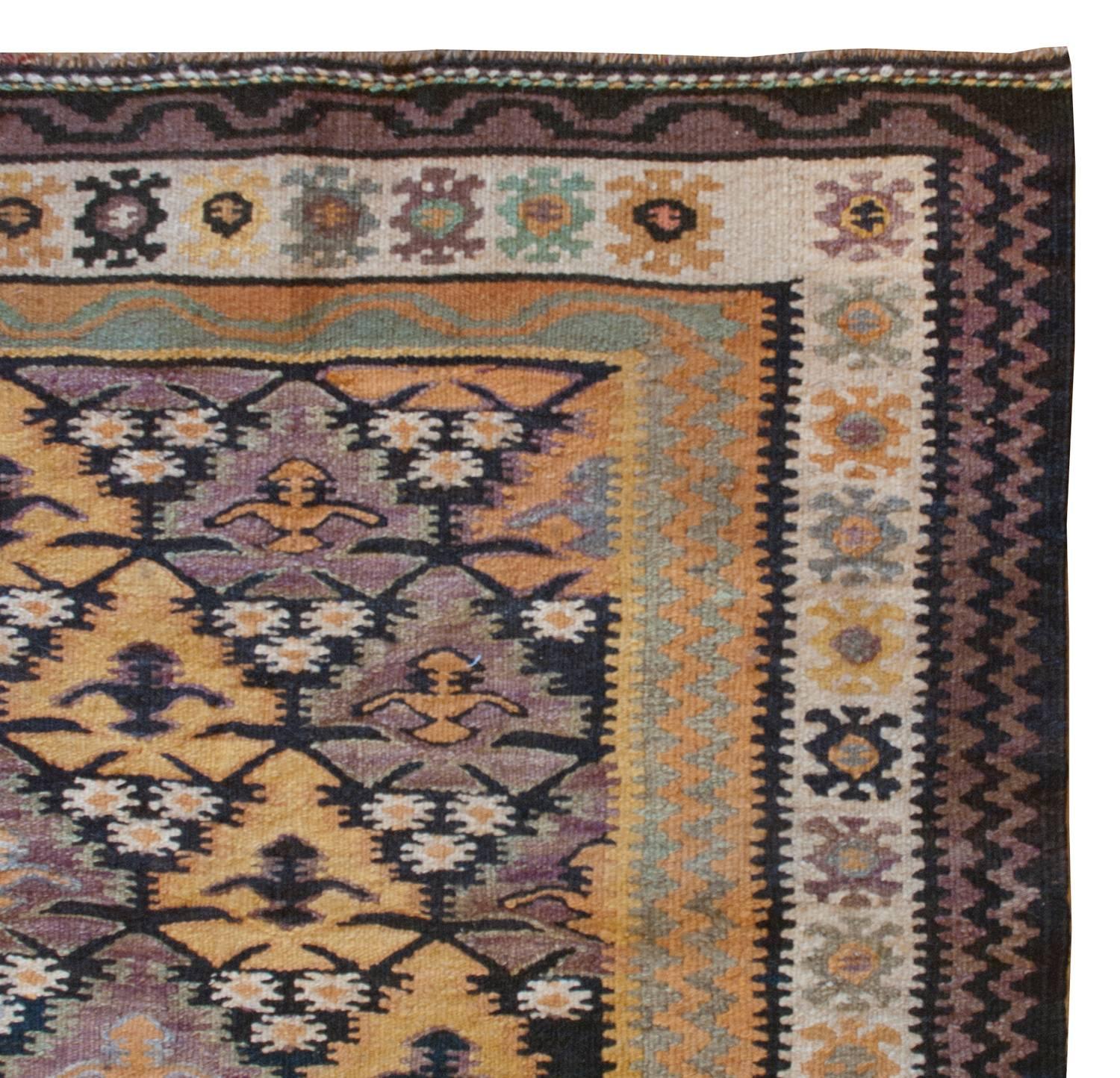Beautiful Early 20th Century Qazvin Kilim In Good Condition For Sale In Chicago, IL