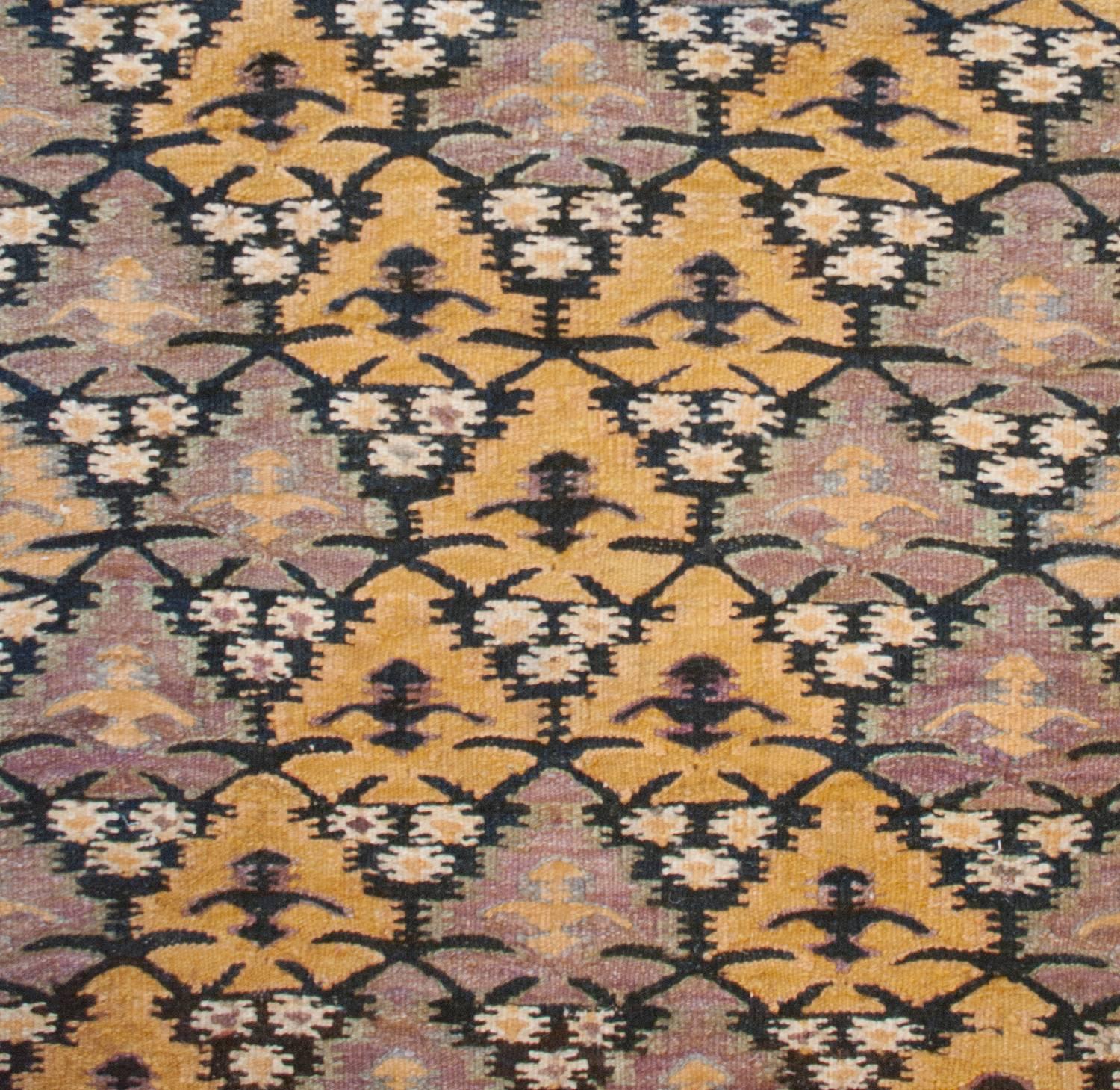 Kilim Bellissimo kilim Qazvin dei primi del Novecento in vendita