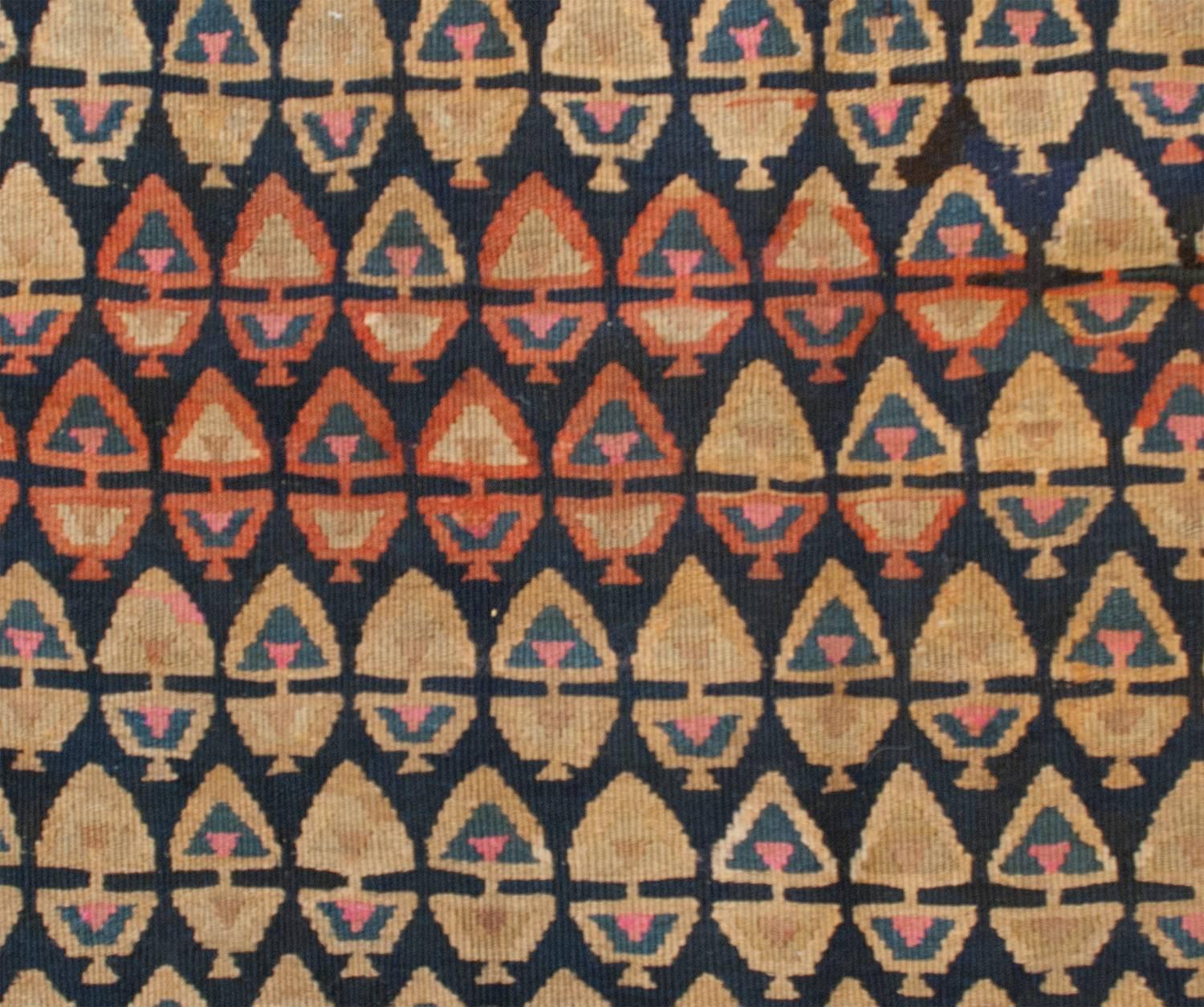 Teinture végétale Tapis Kilim Varamin inhabituel du début du XXe siècle en vente