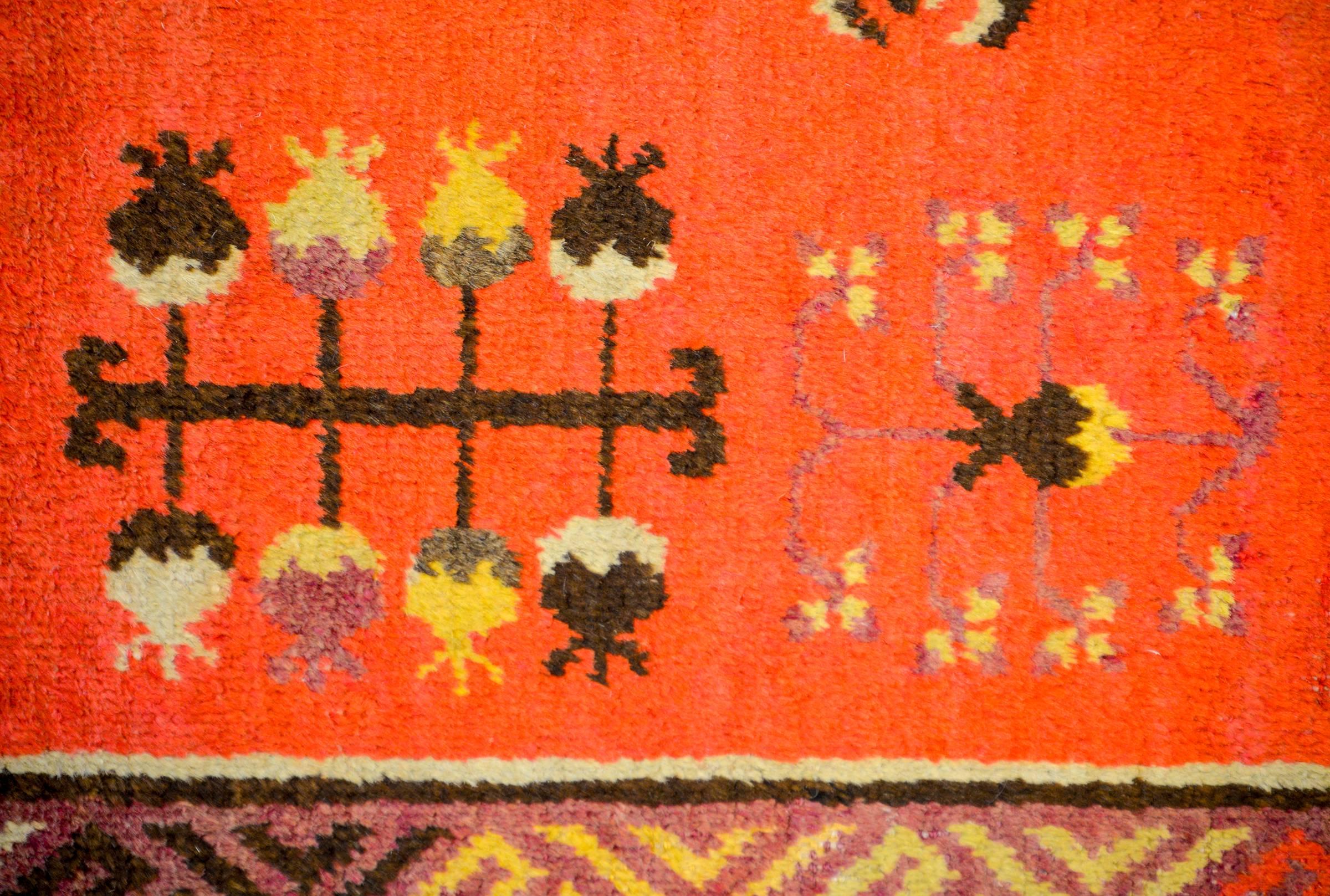 Amazing Early 20th Century Khotan Rug In Good Condition For Sale In Chicago, IL