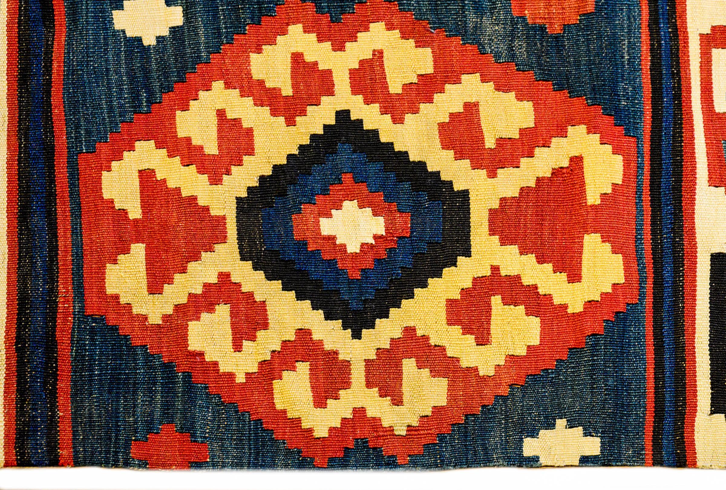 Exciting Mid-20th Century Shriven Kilim Rug In Good Condition For Sale In Chicago, IL