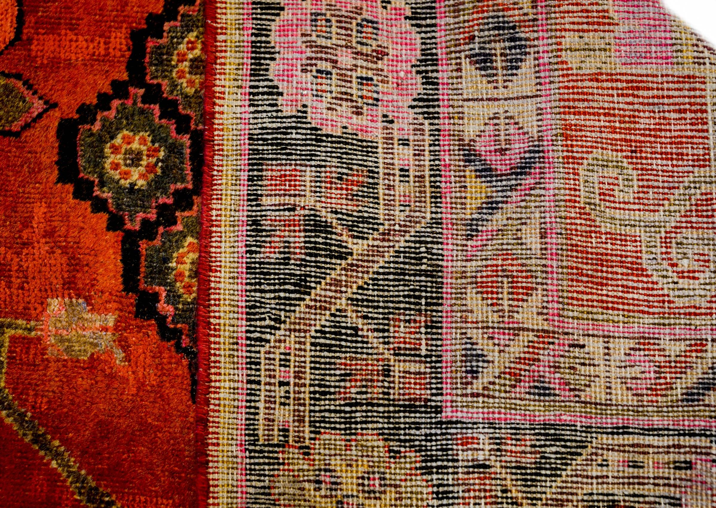 Schöner Khotan-Teppich aus der Mitte des 20. Jahrhunderts (Wolle) im Angebot