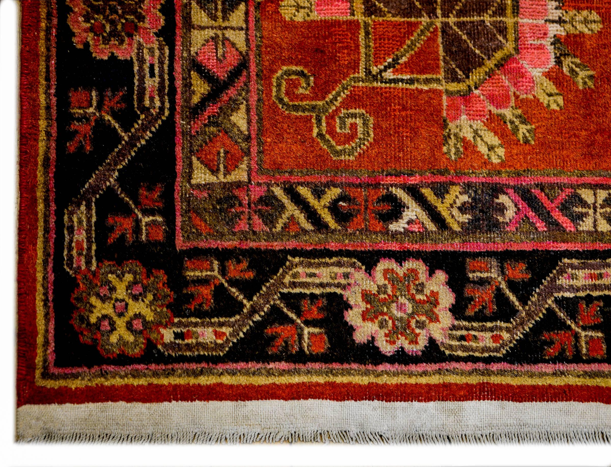 Beautiful Mid 20th Century Khotan Rug In Good Condition For Sale In Chicago, IL