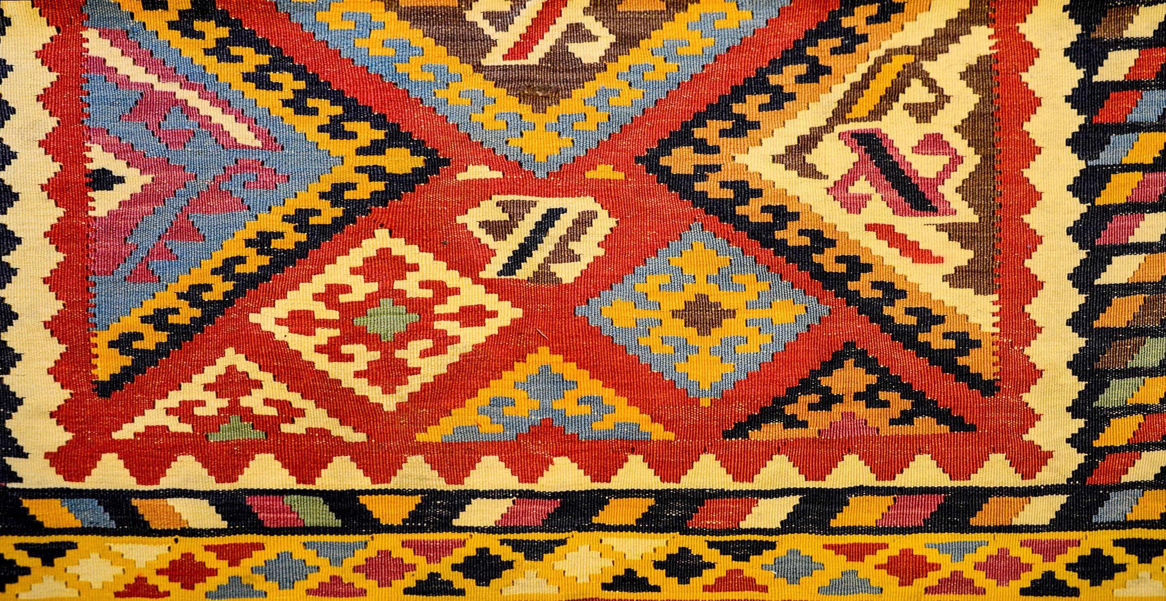 Outstanding Mid-20th Century Shiraz Kilim Runner In Good Condition In Chicago, IL