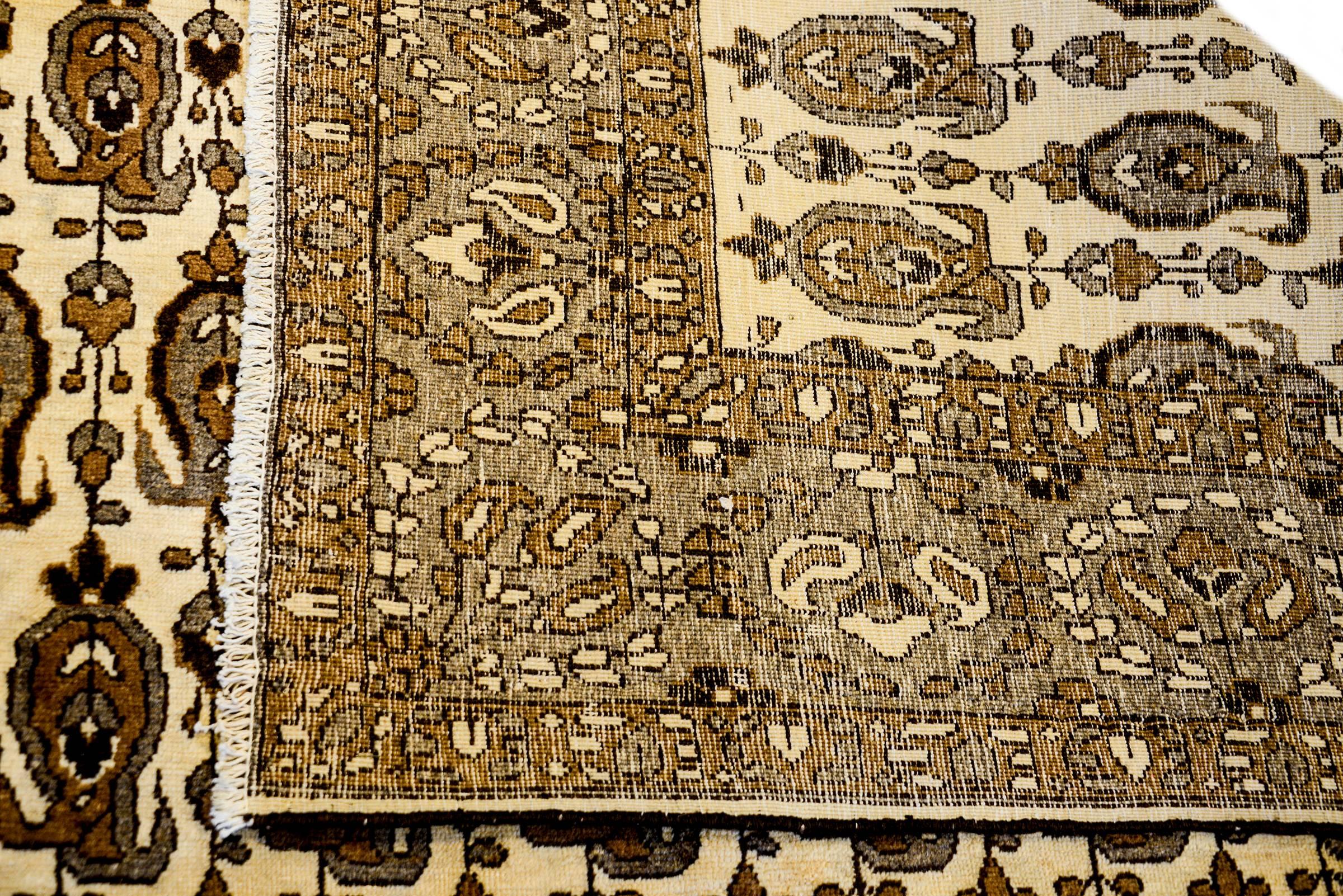 Bakhtiari Teppich aus der Mitte des 20. Jahrhunderts (Pflanzlich gefärbt) im Angebot