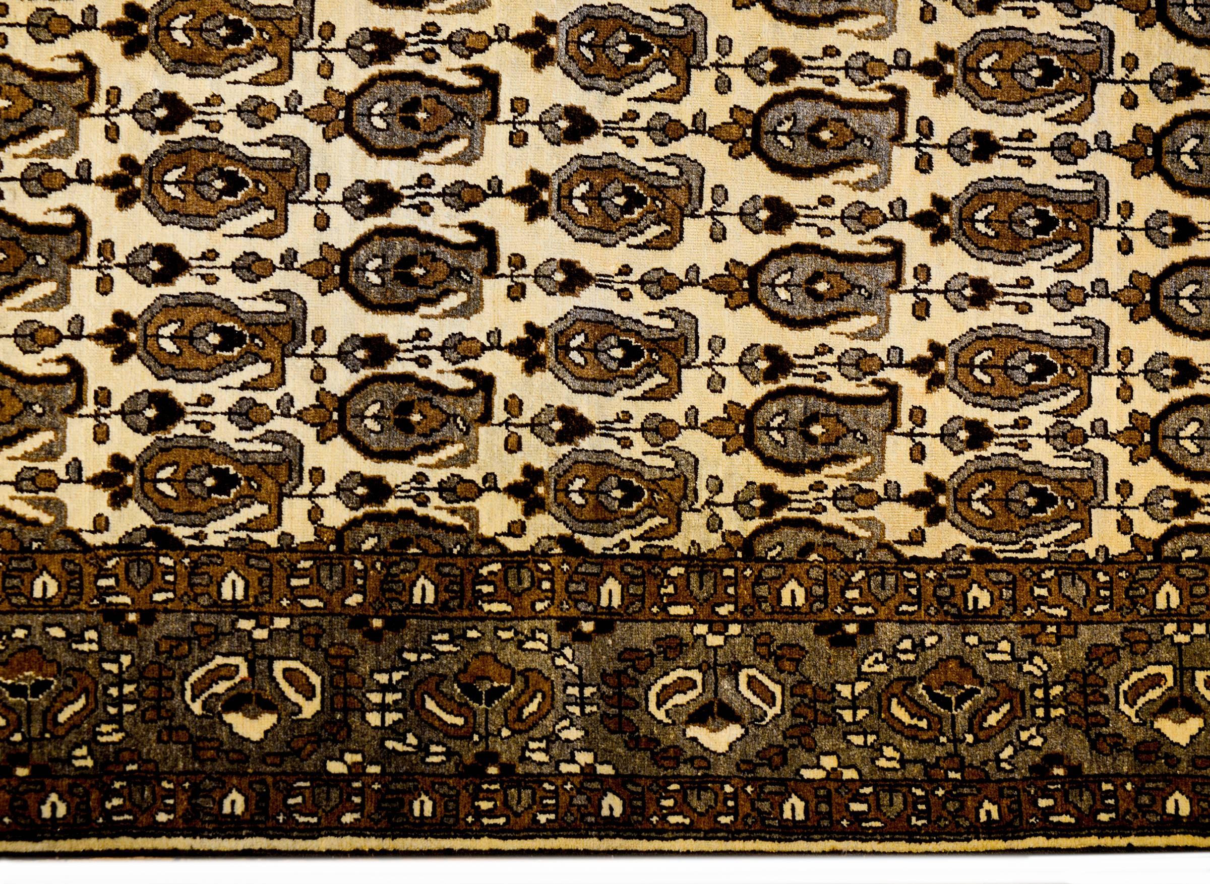 Bakhtiari Teppich aus der Mitte des 20. Jahrhunderts (Persisch) im Angebot