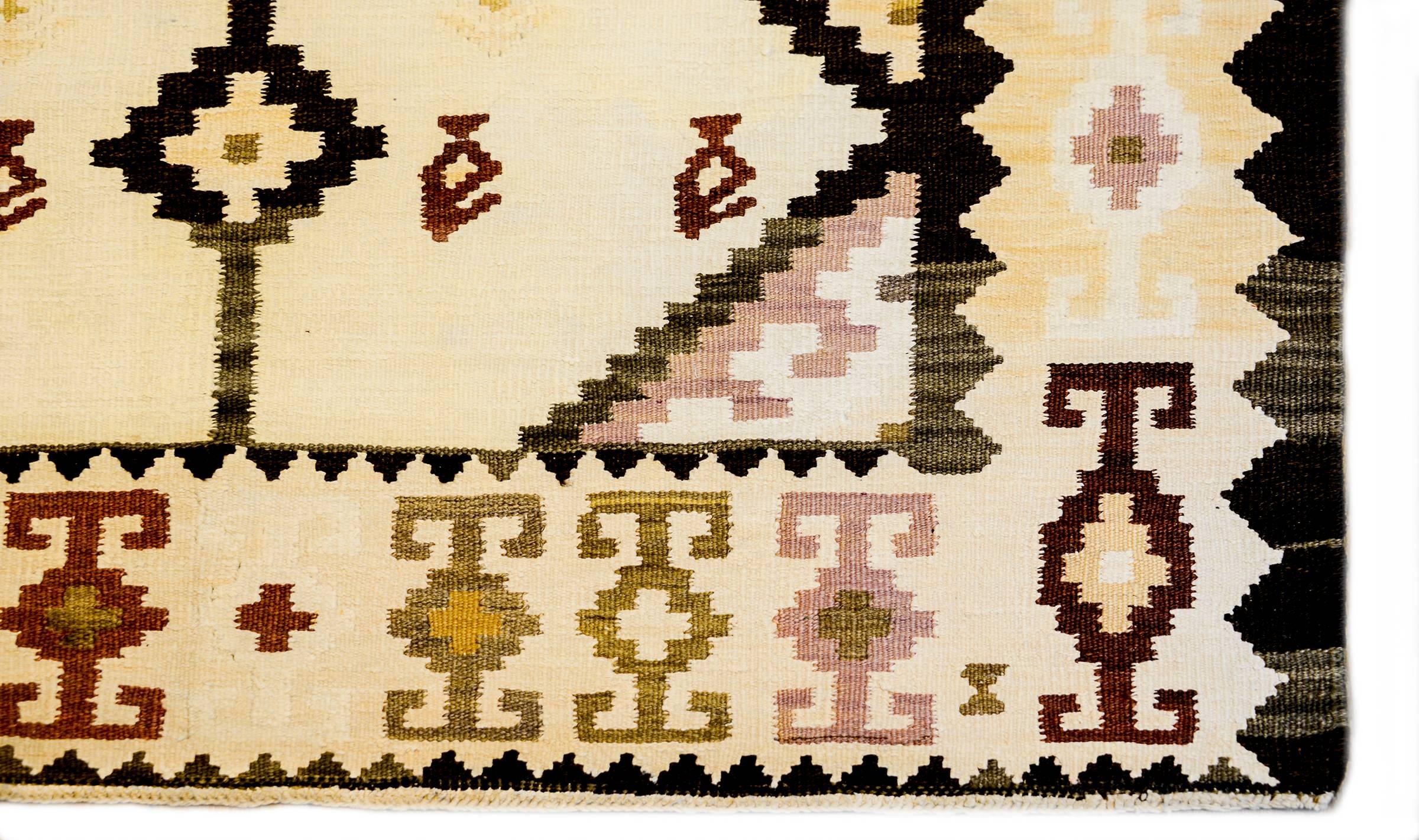 Early 20th Century Zarand Kilim Runner In Good Condition For Sale In Chicago, IL