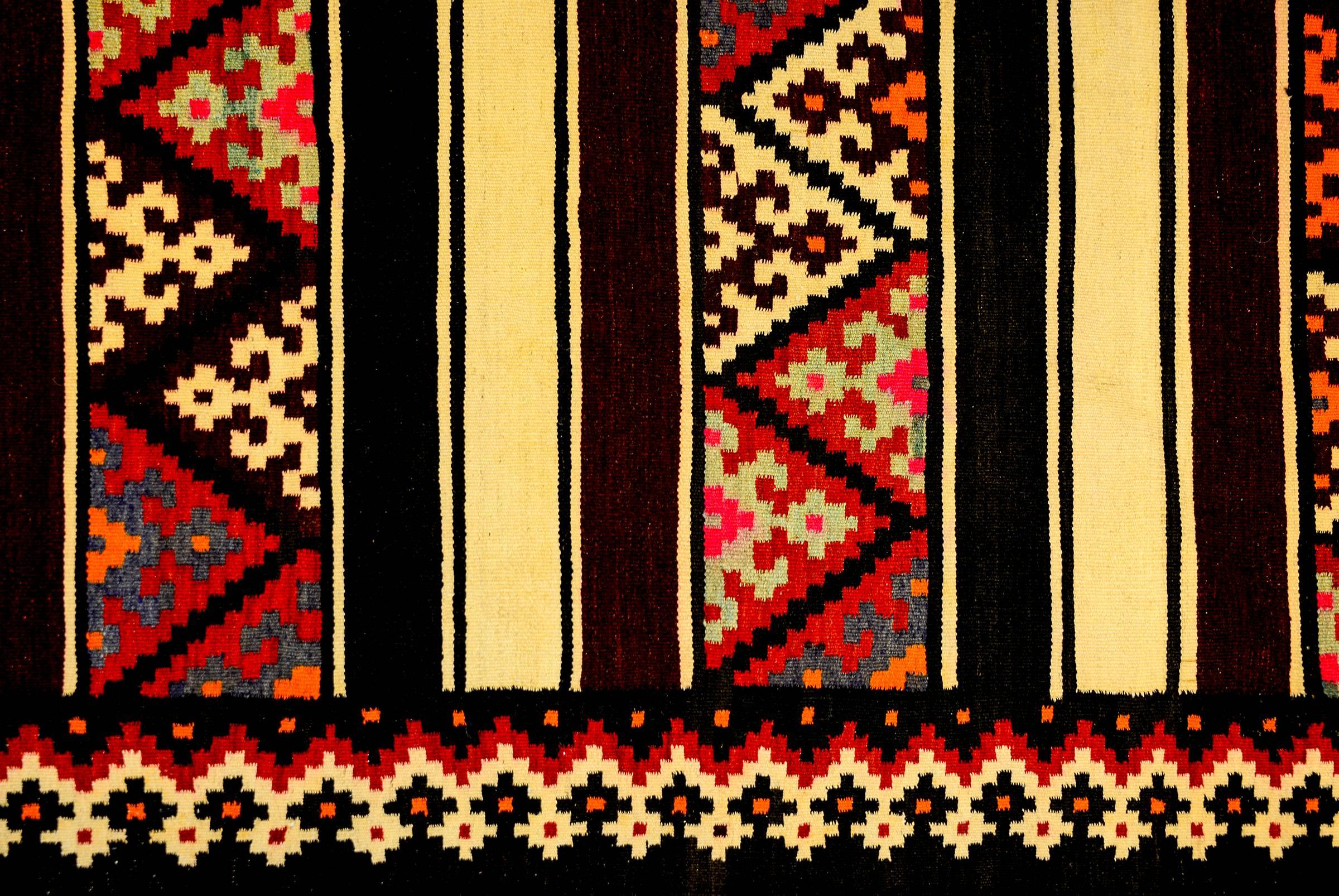 Persian Beautiful Mid-20th Century Zarand Kilim Rug For Sale