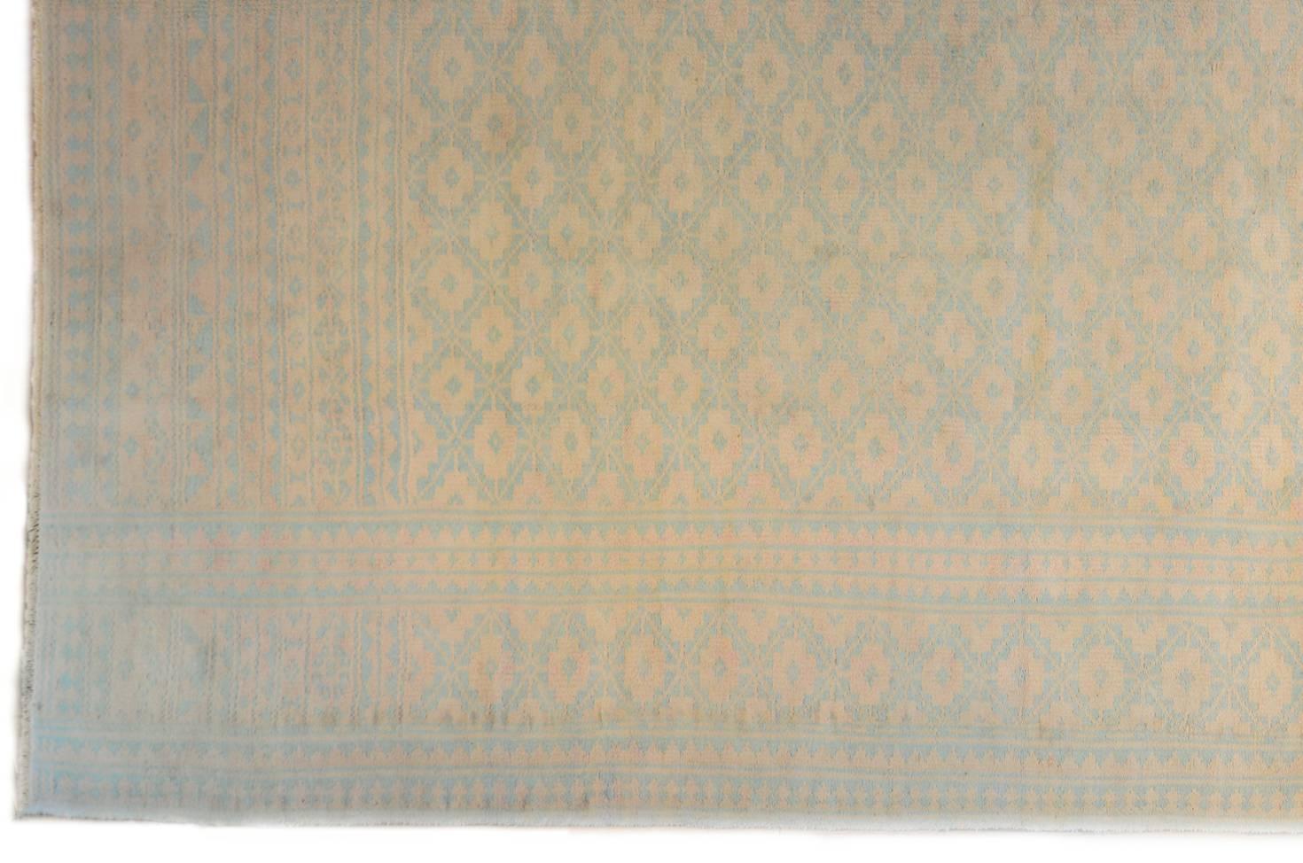 A beautiful early 20th century Persian Yazd kilim rug woven in a pale indigo and cream dyed cotton, with an all-over diamond pattern woven in various sizes. The border is complementary with similarly styled diamond patterns.