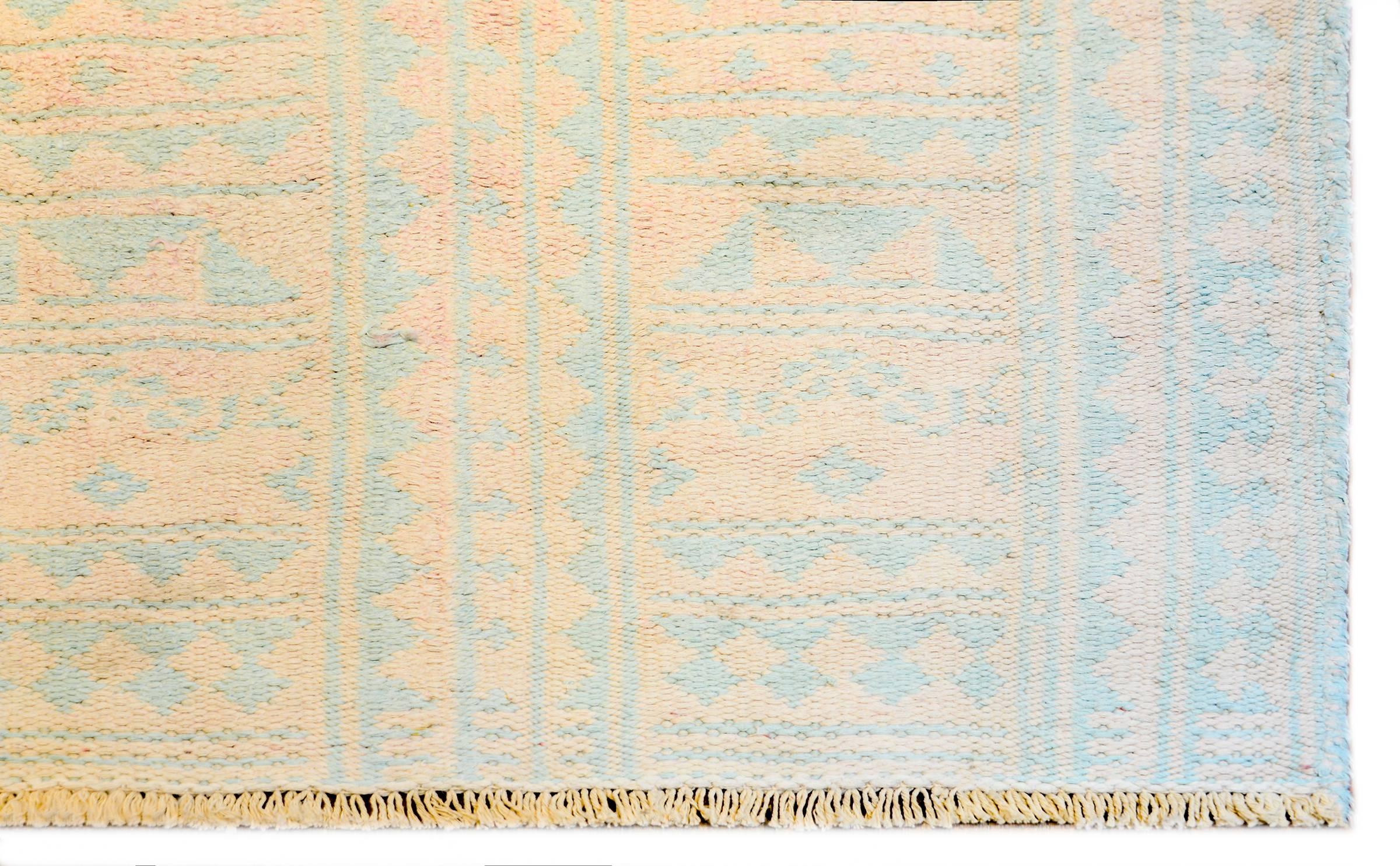 Teinture végétale Magnifique tapis Kilim Yazd du début du XXe siècle en vente