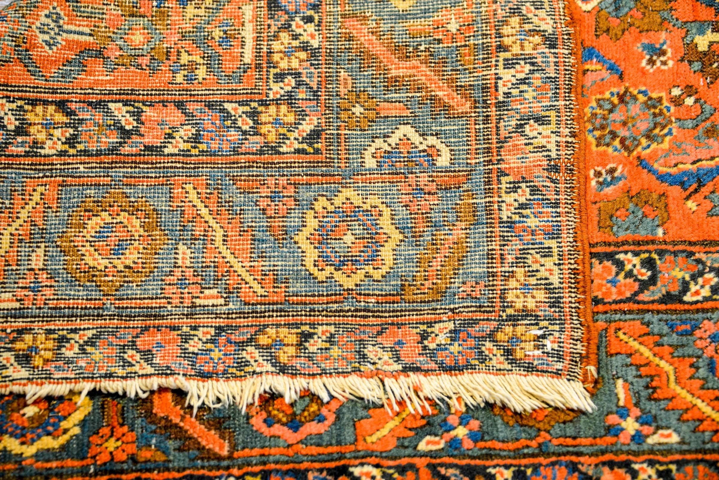 Teinture végétale Merveilleux tapis de couloir Heriz du début du XXe siècle en vente