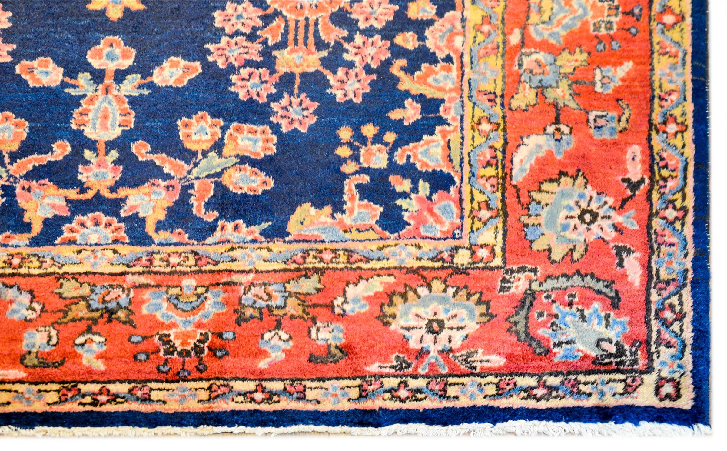 Beautiful Early 20th Century Lilihan Rug In Good Condition For Sale In Chicago, IL