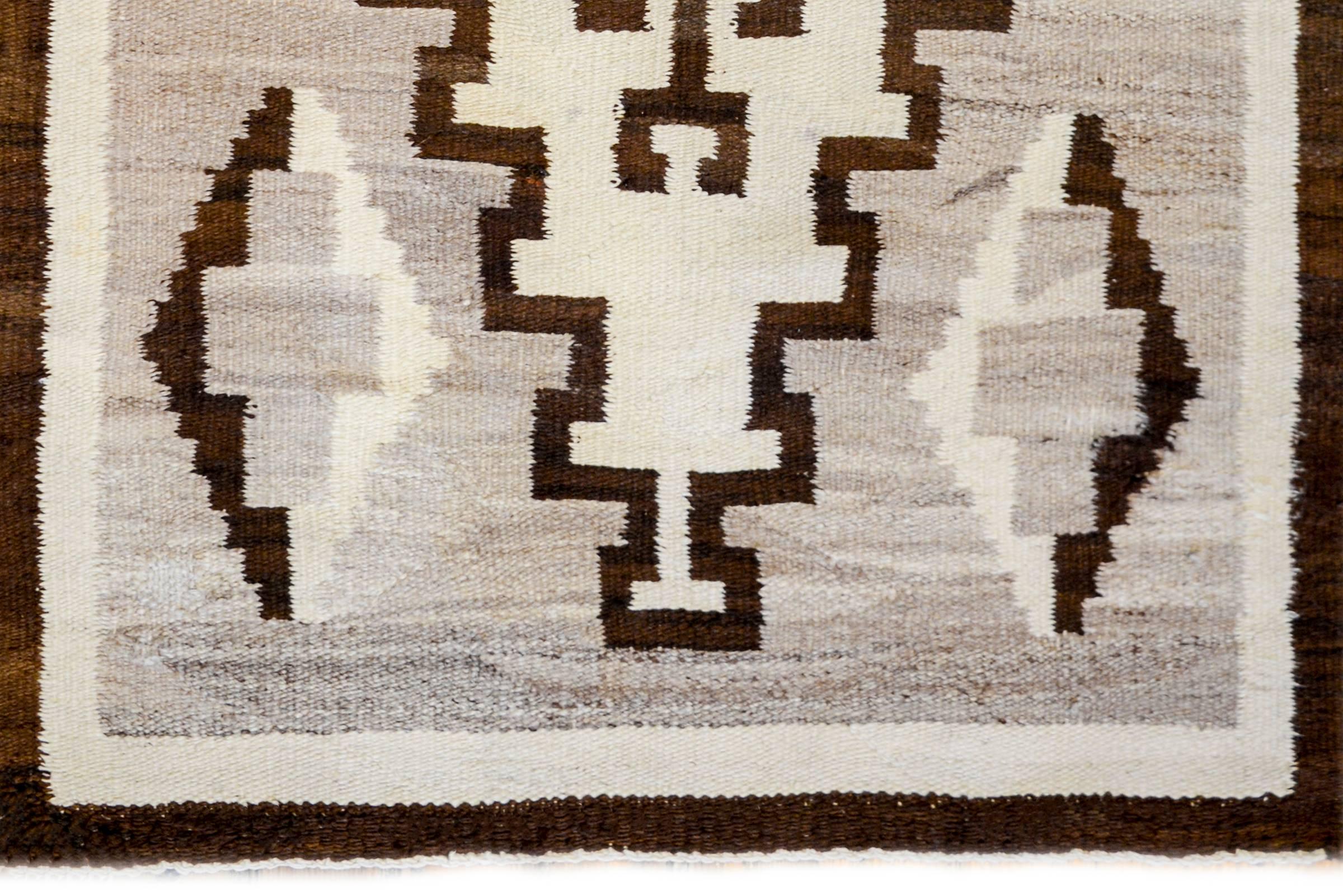 Early 20th Century Navajo Rug In Good Condition In Chicago, IL