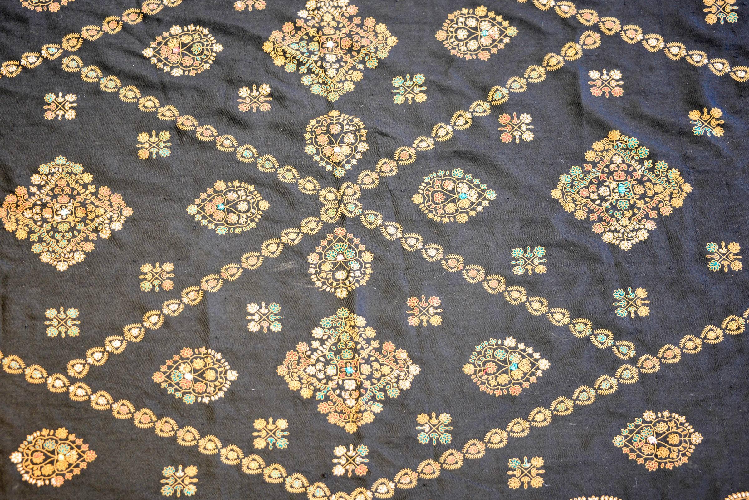Skillfully Embroidered Late 20th Century Indian Suzani Textile In Good Condition For Sale In Chicago, IL