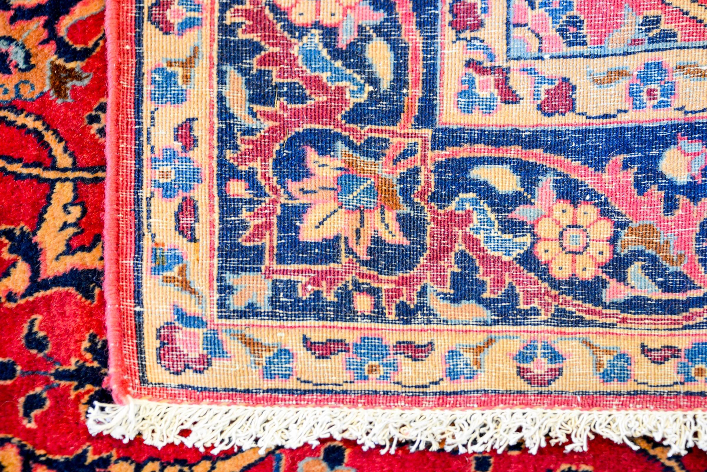 Vegetable Dyed Beautiful Early-20th Century Sarouk Rug For Sale