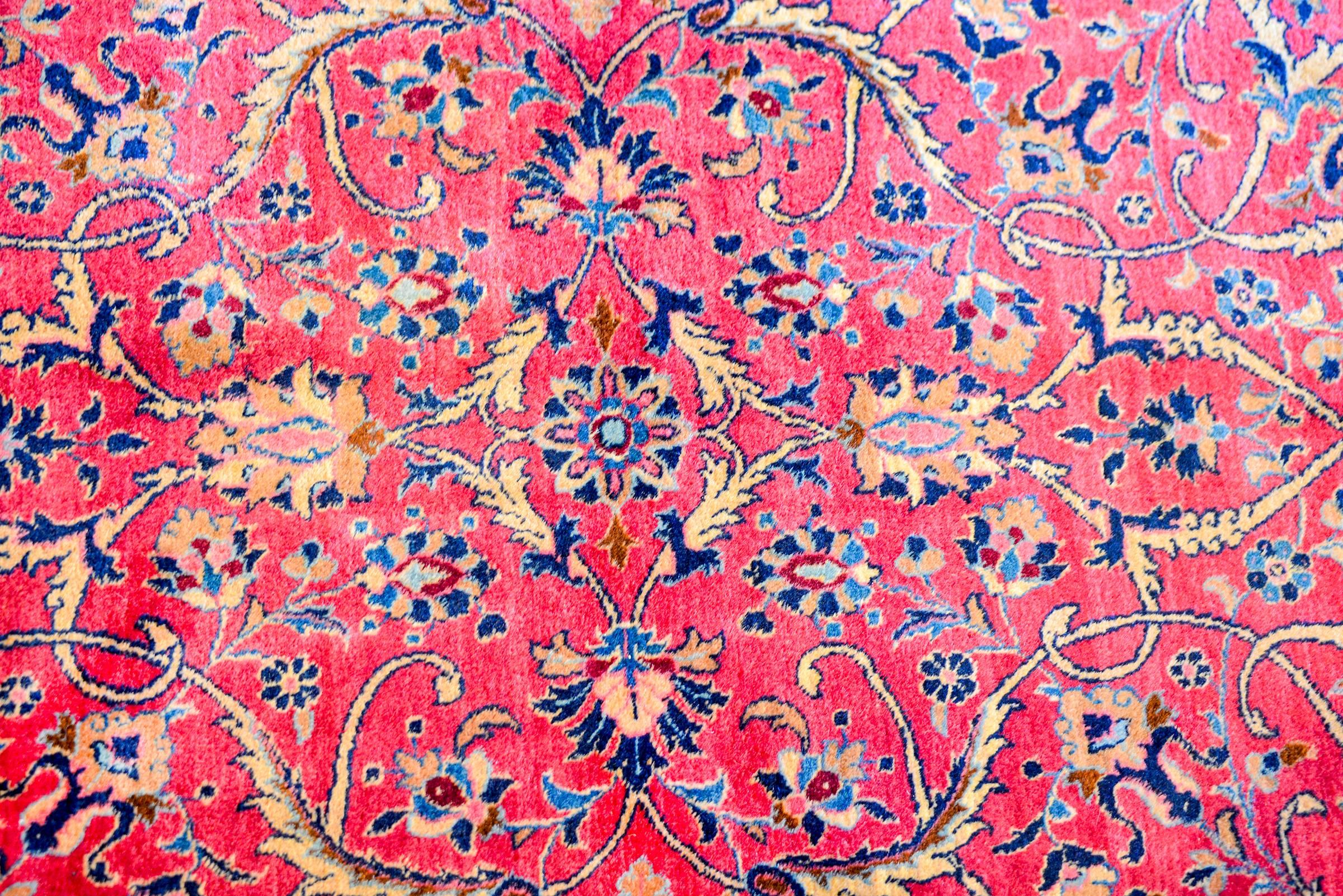 Persian Beautiful Early-20th Century Sarouk Rug For Sale