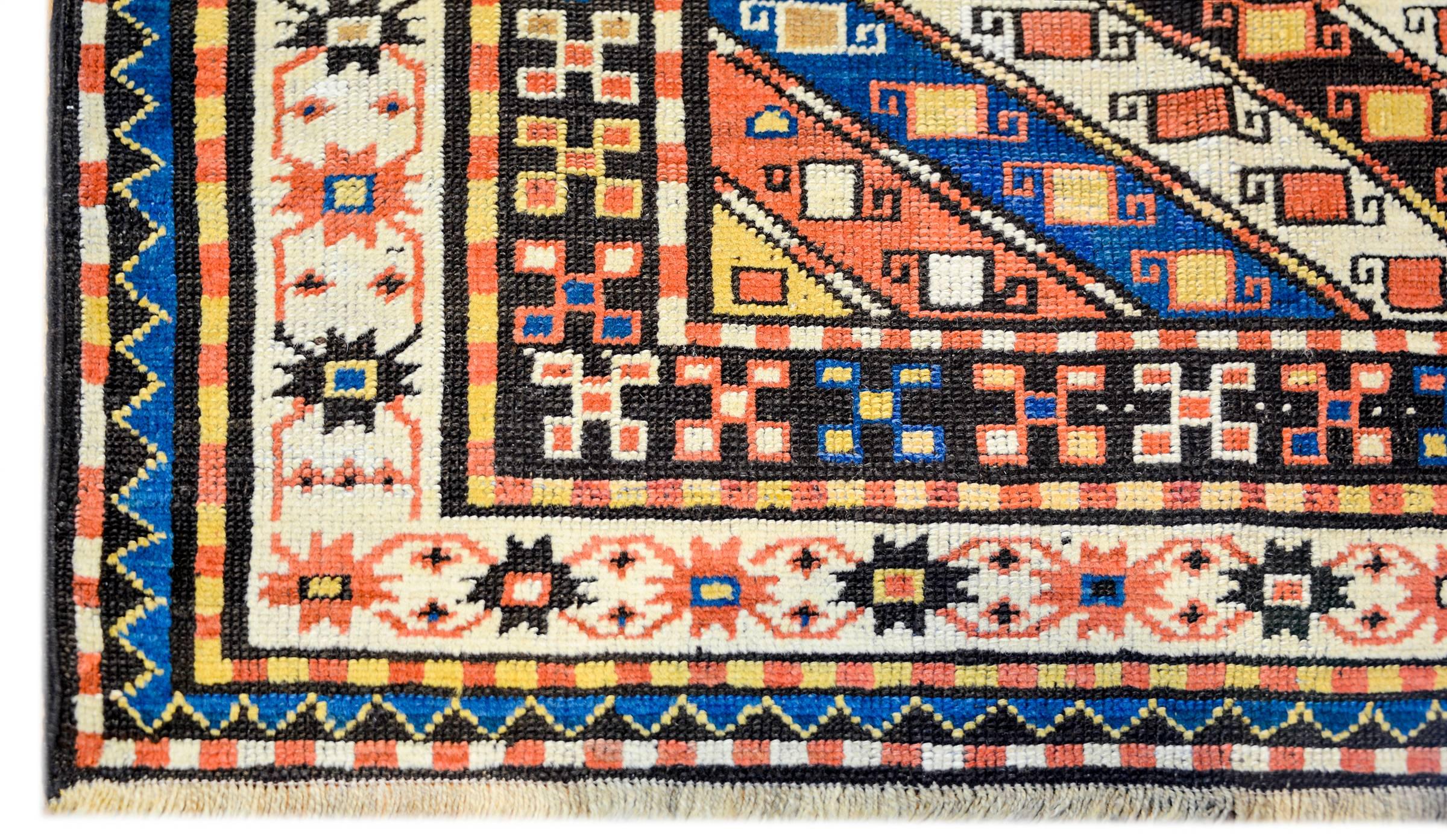 Perse Fantastique tapis kazakh de la fin du 19e siècle en vente