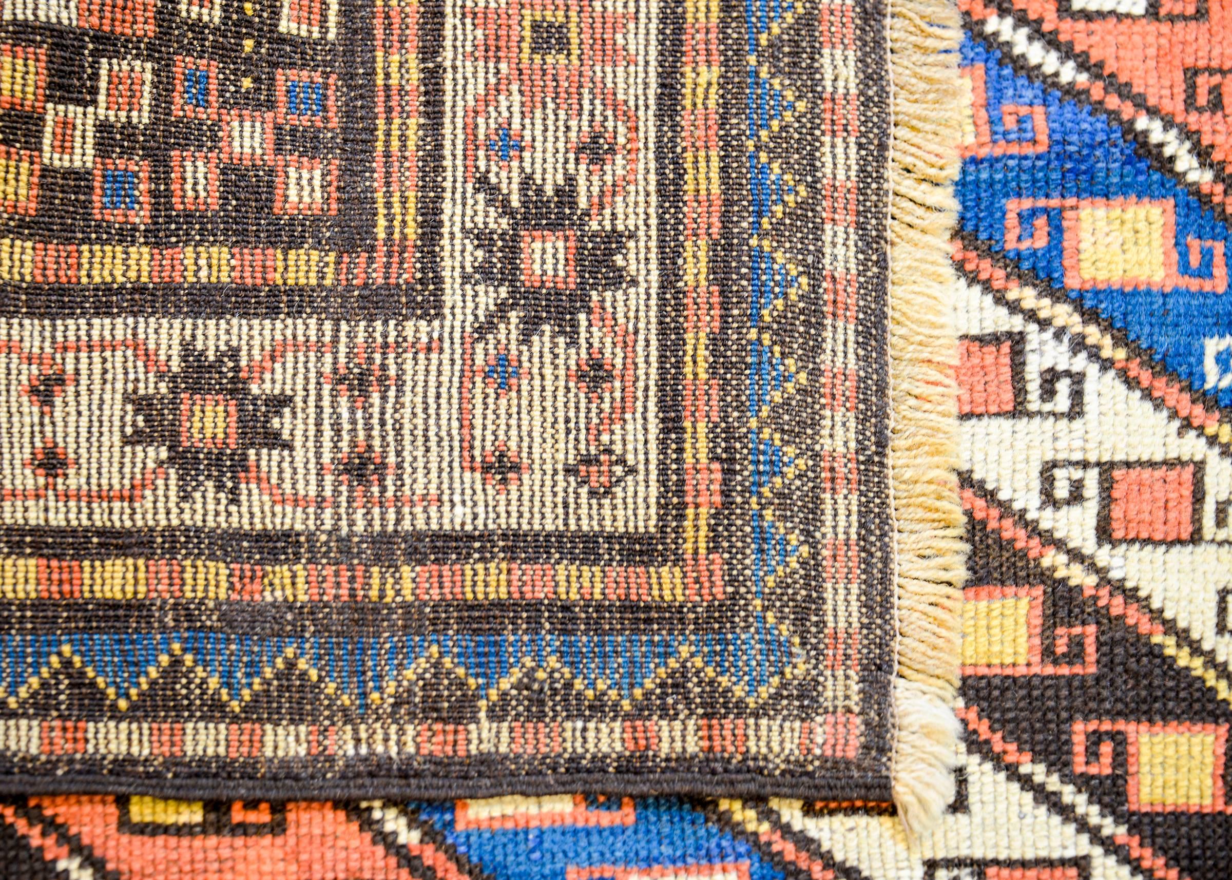 Teinture végétale Fantastique tapis kazakh de la fin du 19e siècle en vente