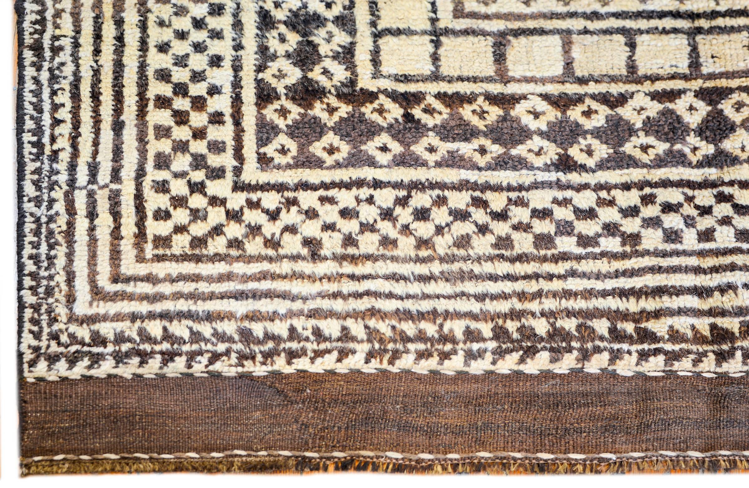Fantastic 19th Century Gabbeh Rug In Good Condition For Sale In Chicago, IL