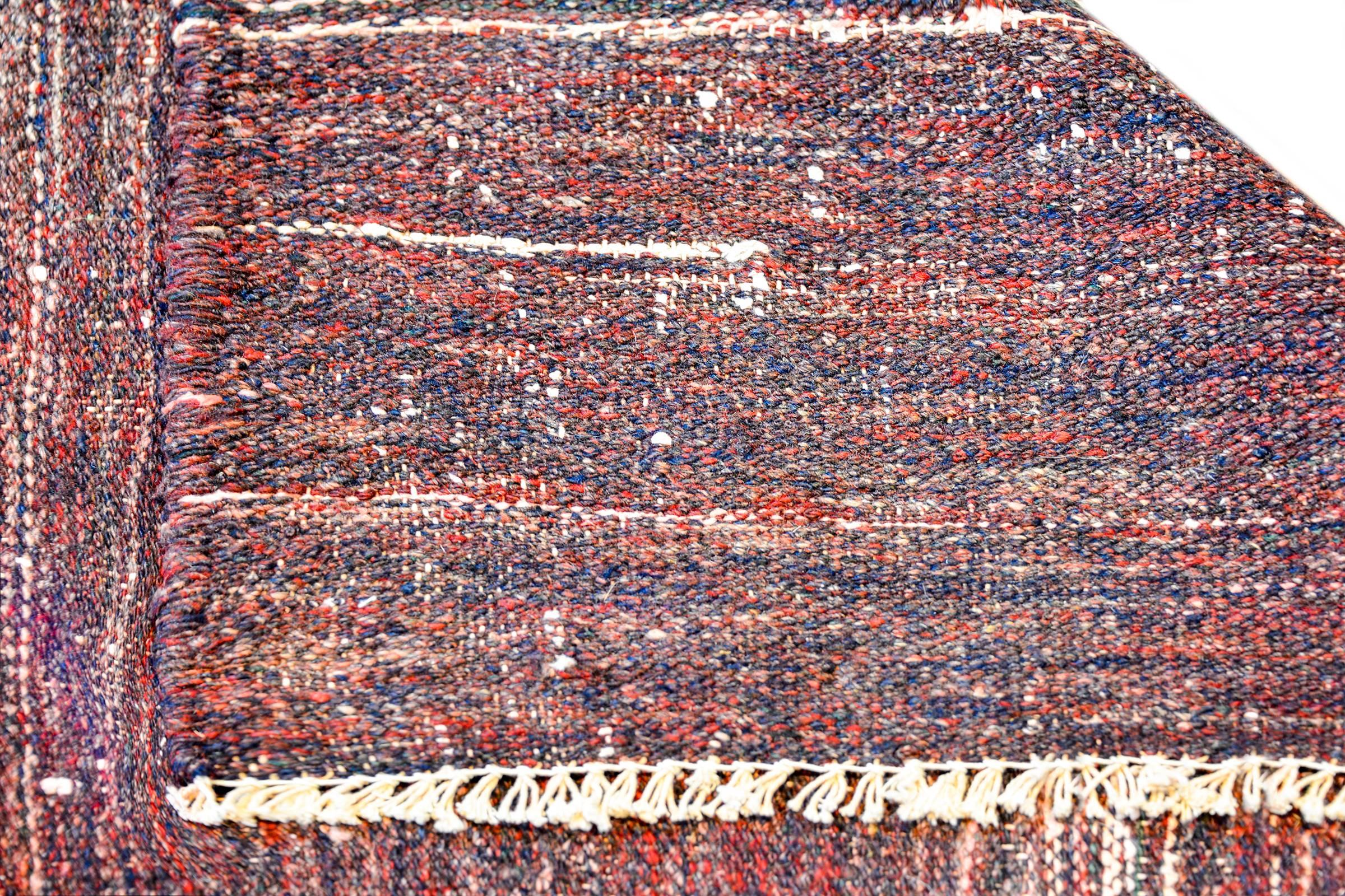 Wonderful Vintage Gabbeh Kilim Rug In Good Condition For Sale In Chicago, IL