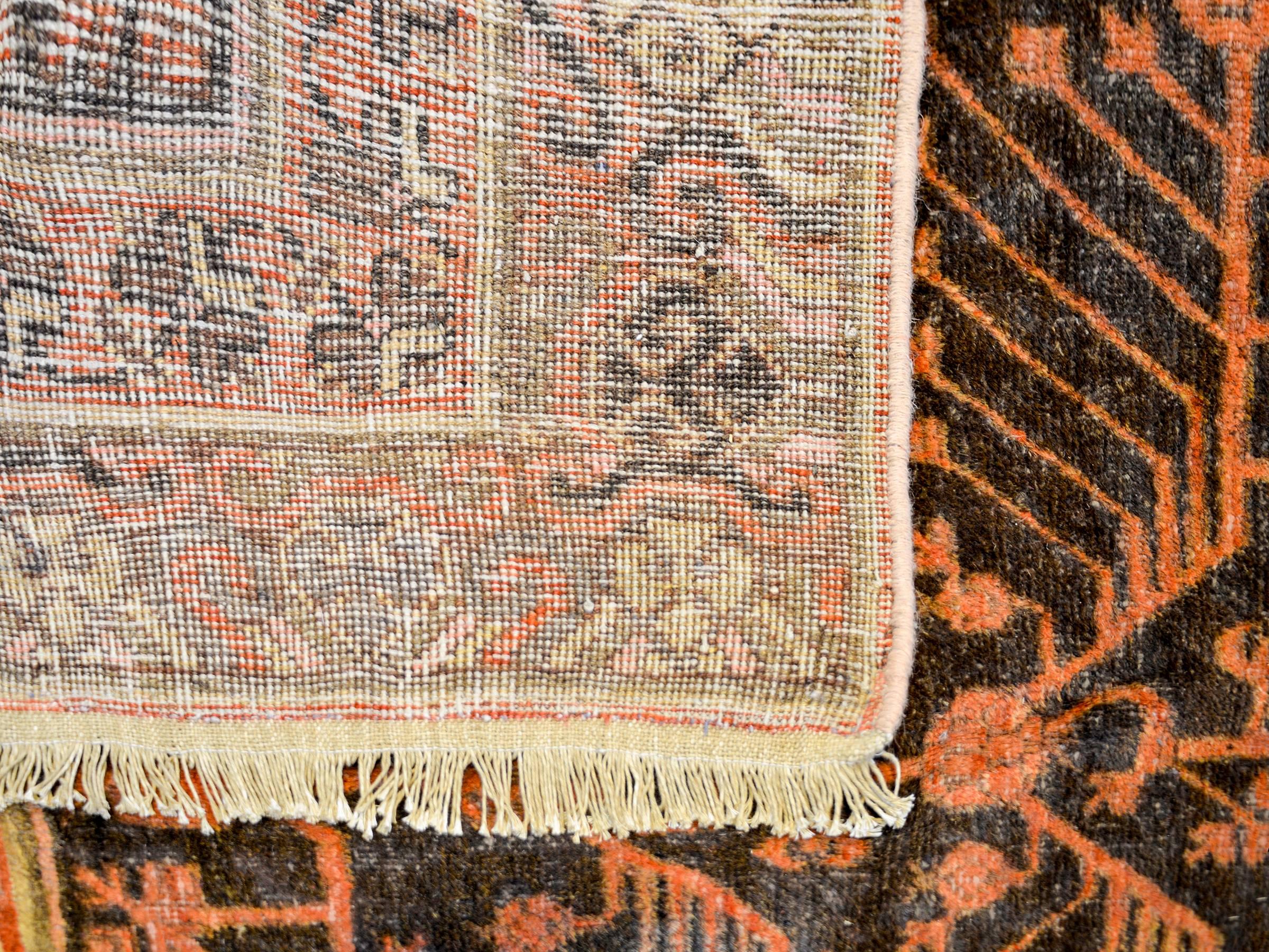 Unglaublicher Khotan-Teppich aus den 1940er Jahren im Zustand „Gut“ im Angebot in Chicago, IL