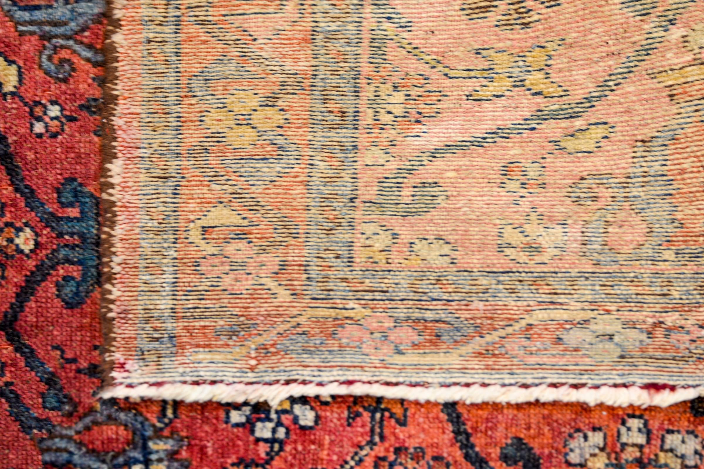 Wonderful Early 20th Century Lilihan Rug In Good Condition In Chicago, IL