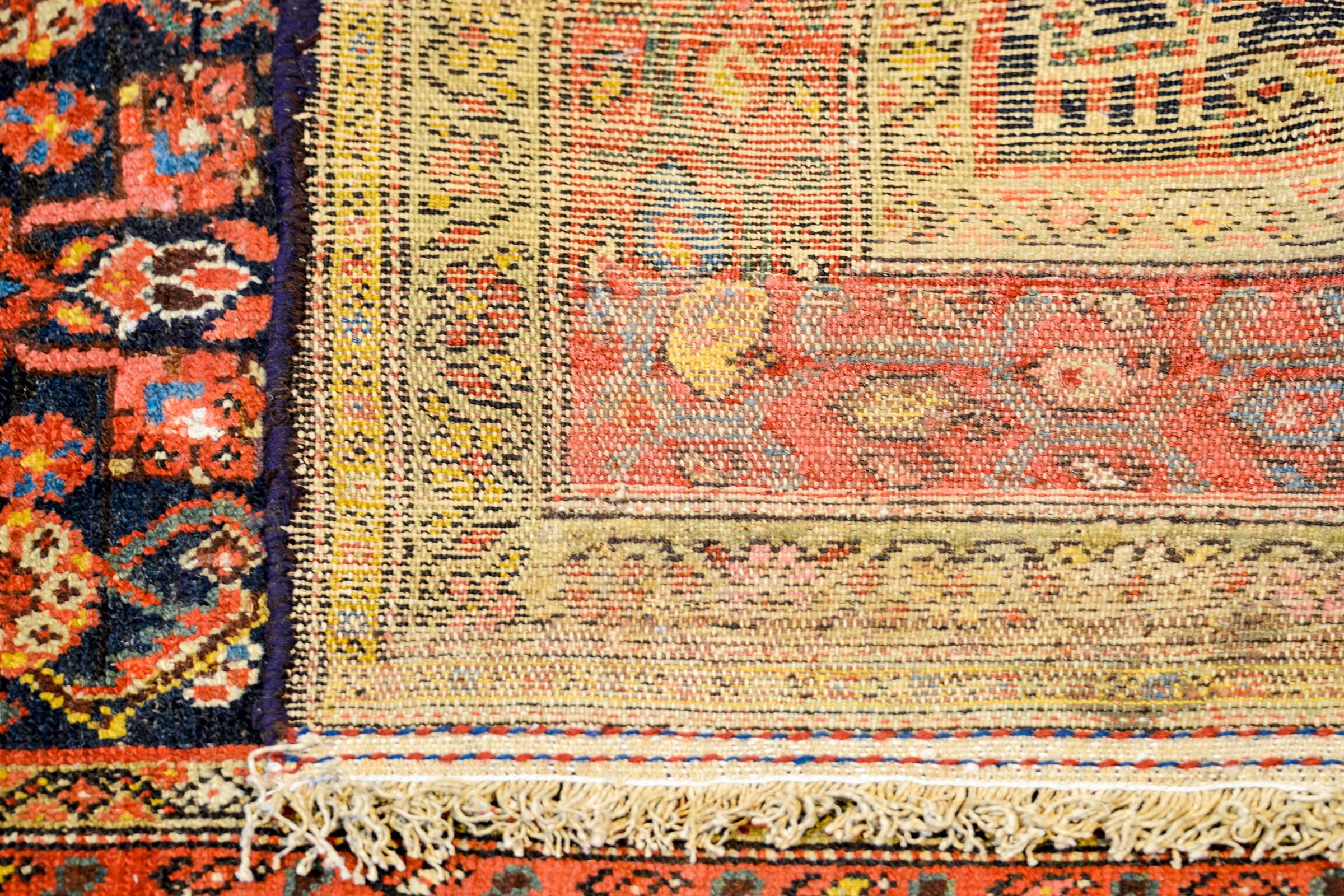 Wonderful Early 20th Century Malayer Runner In Good Condition For Sale In Chicago, IL