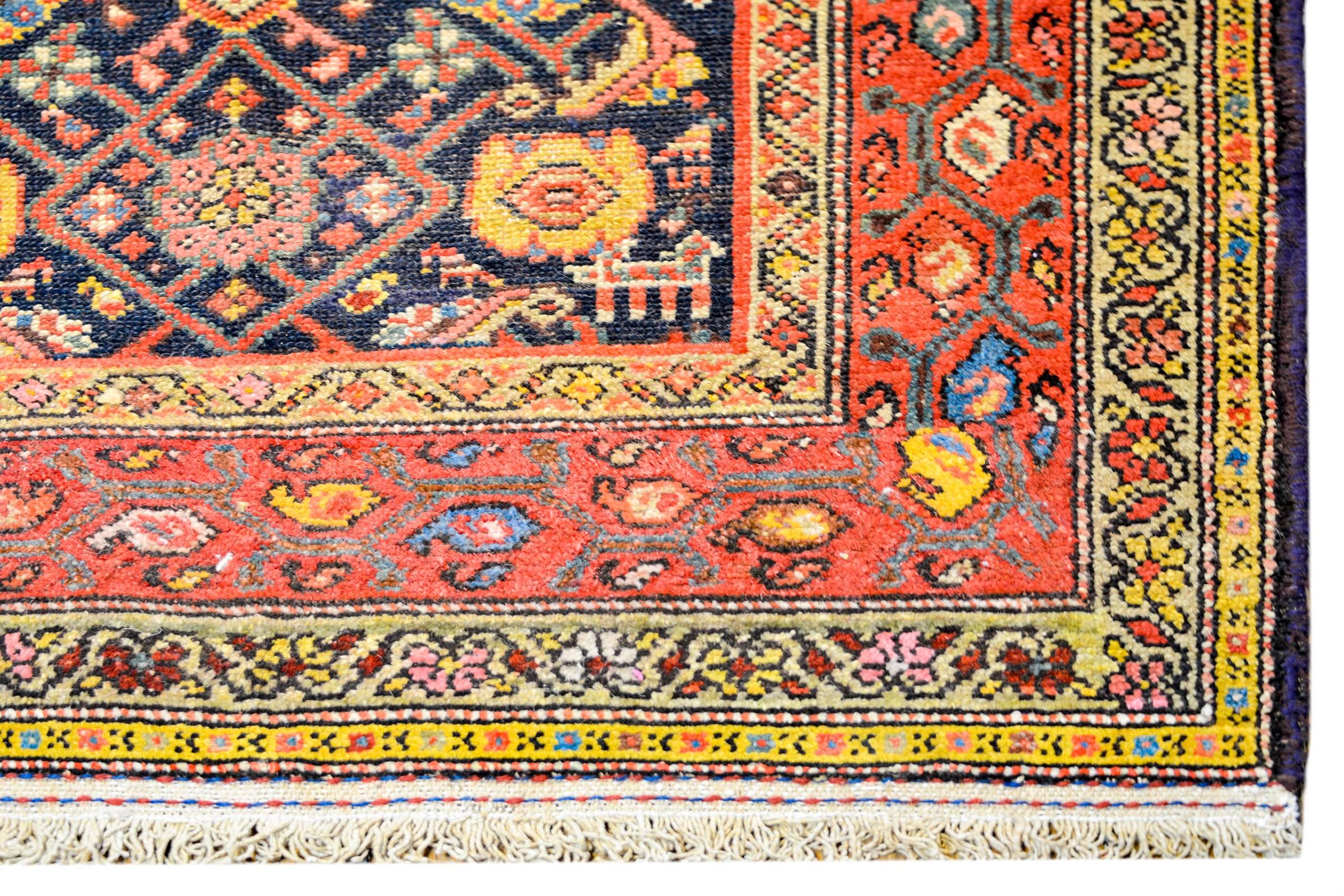 Teinture végétale Merveilleux tapis de couloir Malayer du début du XXe siècle en vente