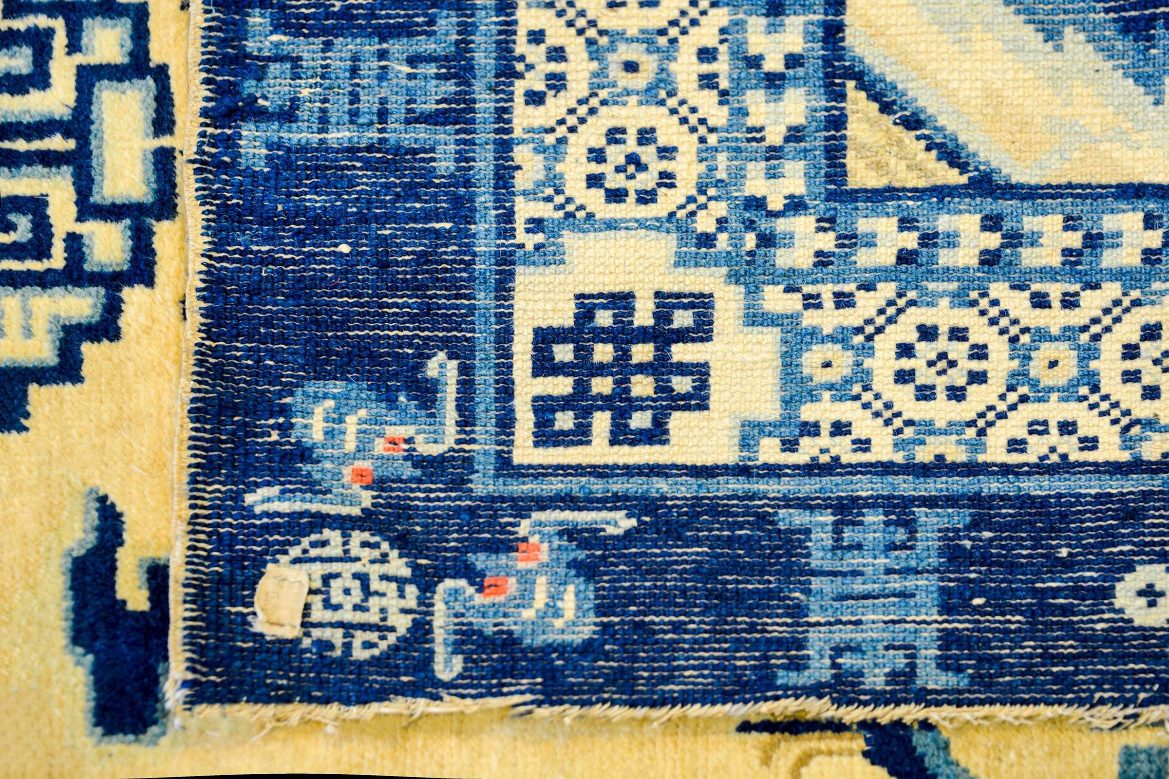 Teinture végétale Fantastique tapis chinois de Pékin de la fin du XIXe siècle en vente