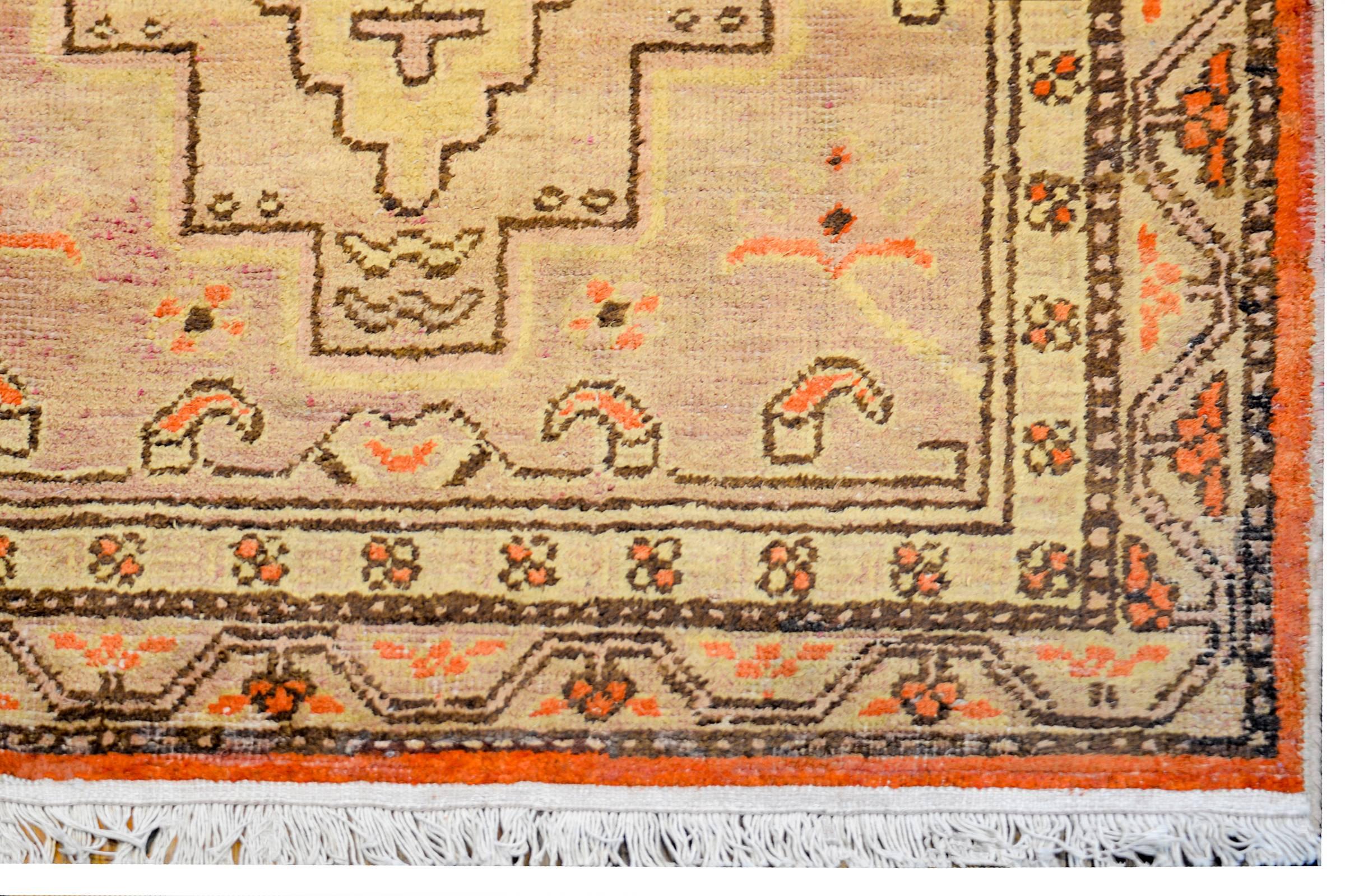 Unusual Early 20th Century Khotan Rug In Good Condition For Sale In Chicago, IL