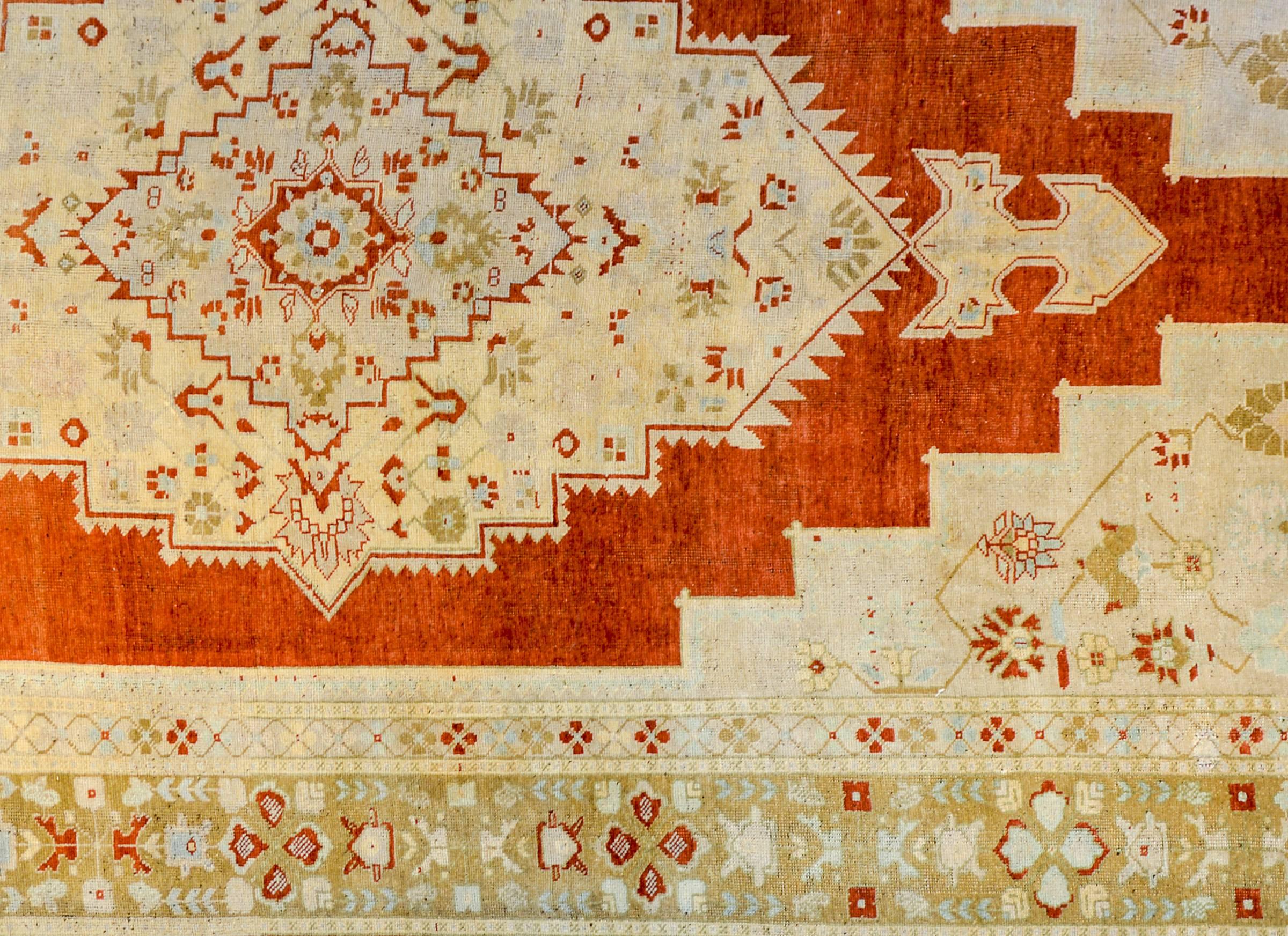 Türkischer Oushak-Teppich im Vintage-Stil (Pflanzlich gefärbt) im Angebot