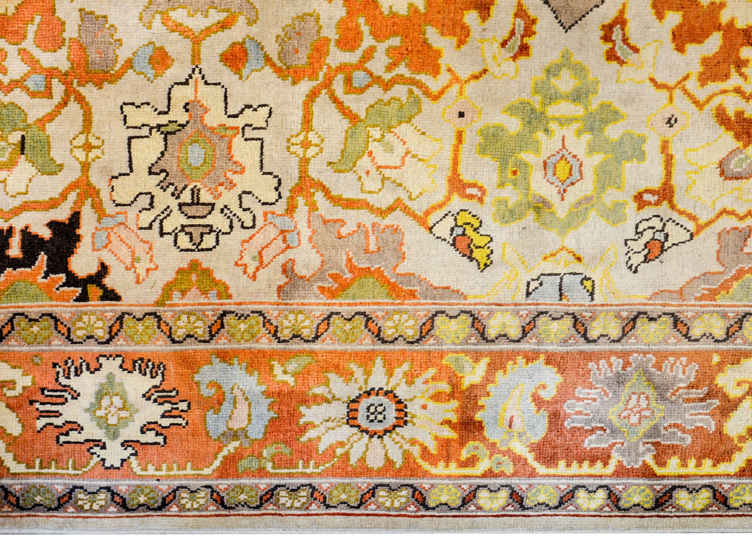 Wonderful Early 20th Century Sultanabad Rug In Good Condition In Chicago, IL