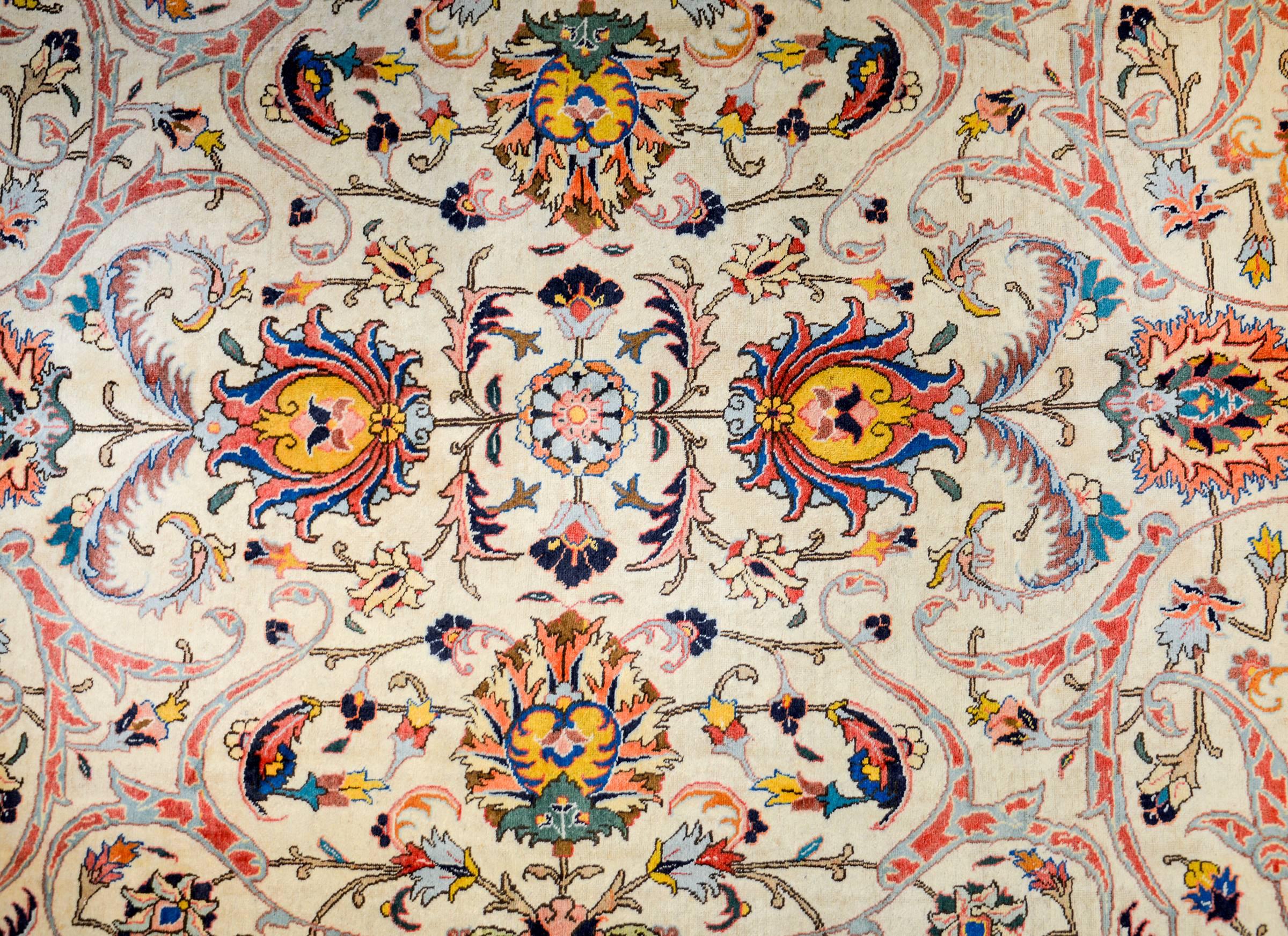 Tabriz-Teppich aus Täbris (Persisch) im Angebot