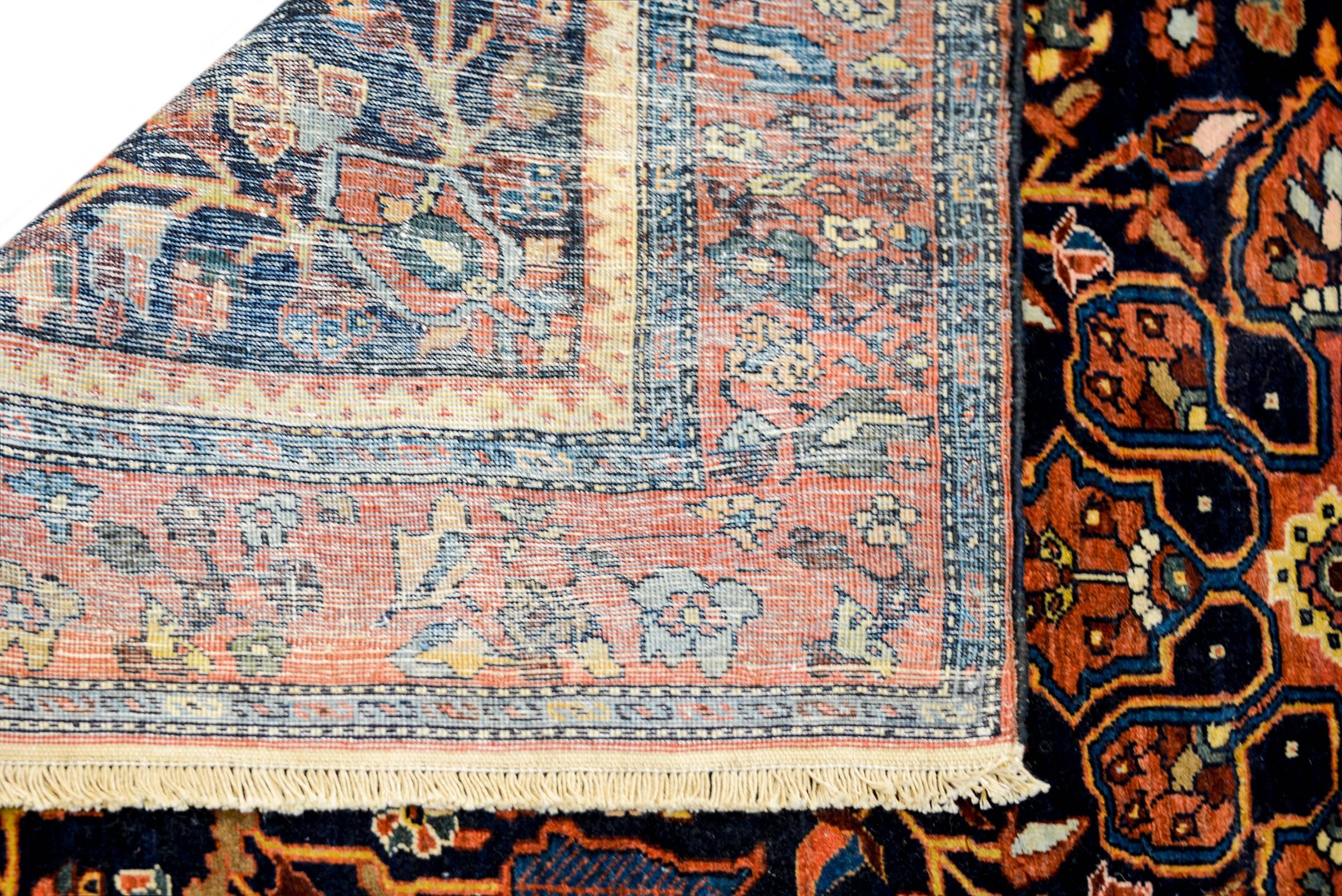 Amazing Early 20th Century Sarouk Rug In Good Condition For Sale In Chicago, IL