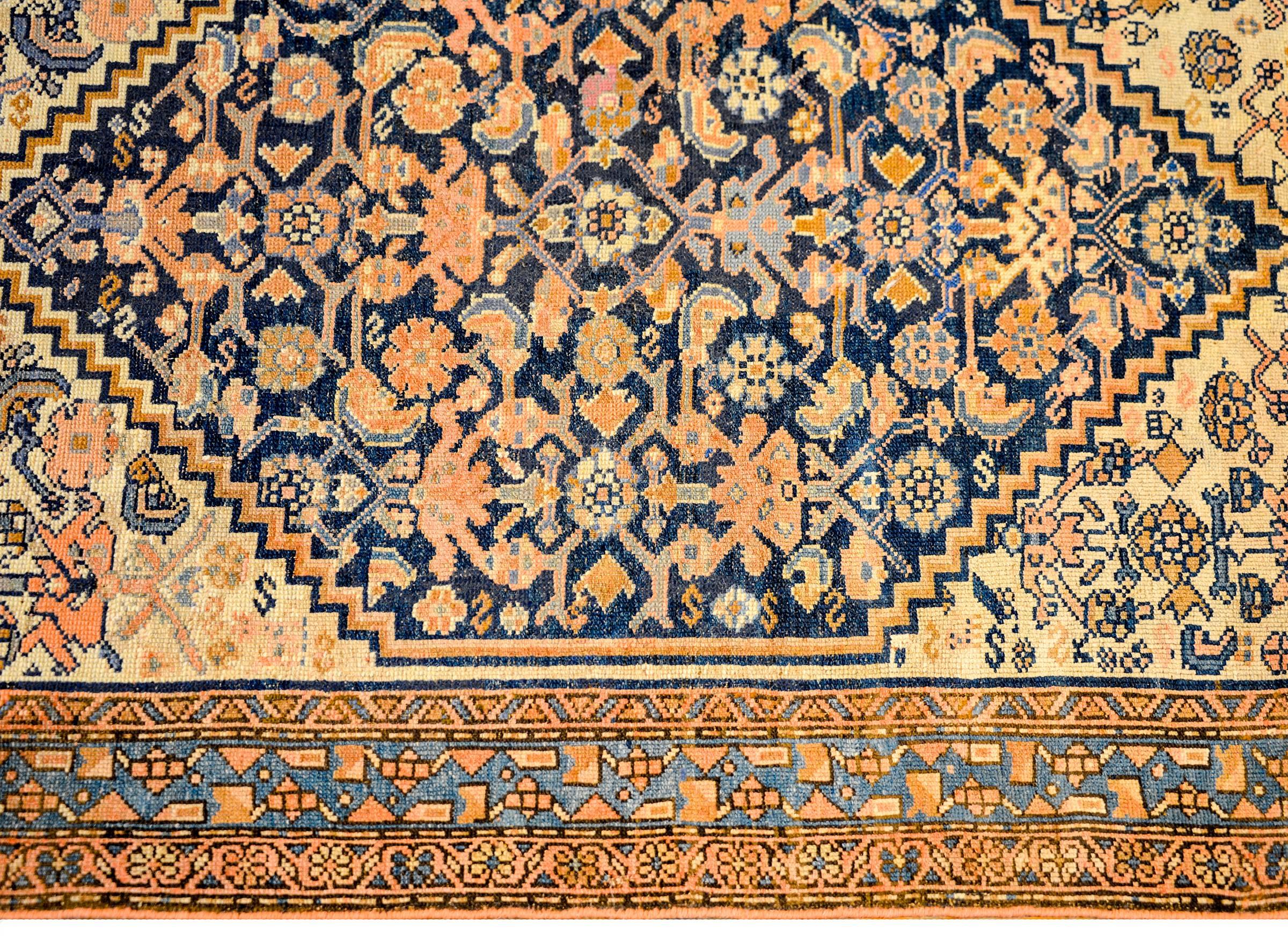 Azari-Teppich aus dem frühen 20. Jahrhundert, Wunderschön (Tabriz) im Angebot