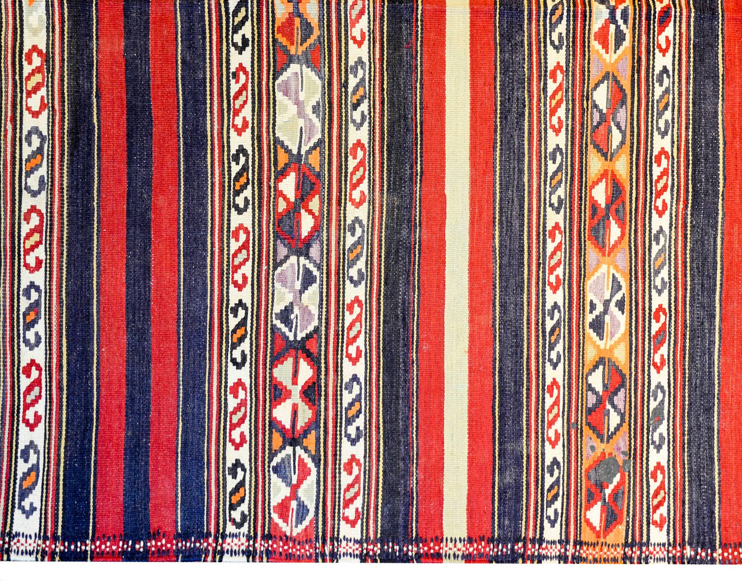 Wonderful Early 20th Century Zarand Kilim Runner In Good Condition For Sale In Chicago, IL